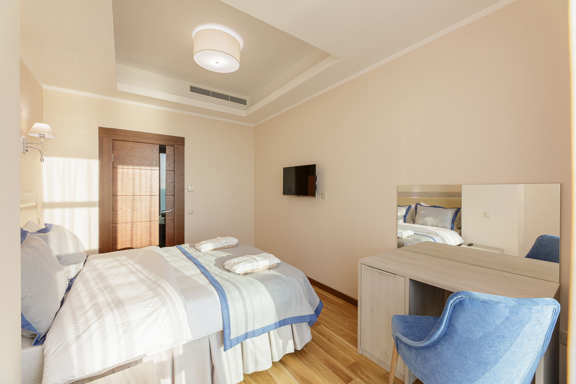 Renatphoto-Интерьерная и экстерьерная фотосъёмка номеров и территории в Витязево. Профессиональная фотосъёмка интерьеров, предметная фотосессия еды для меню г. Анапа