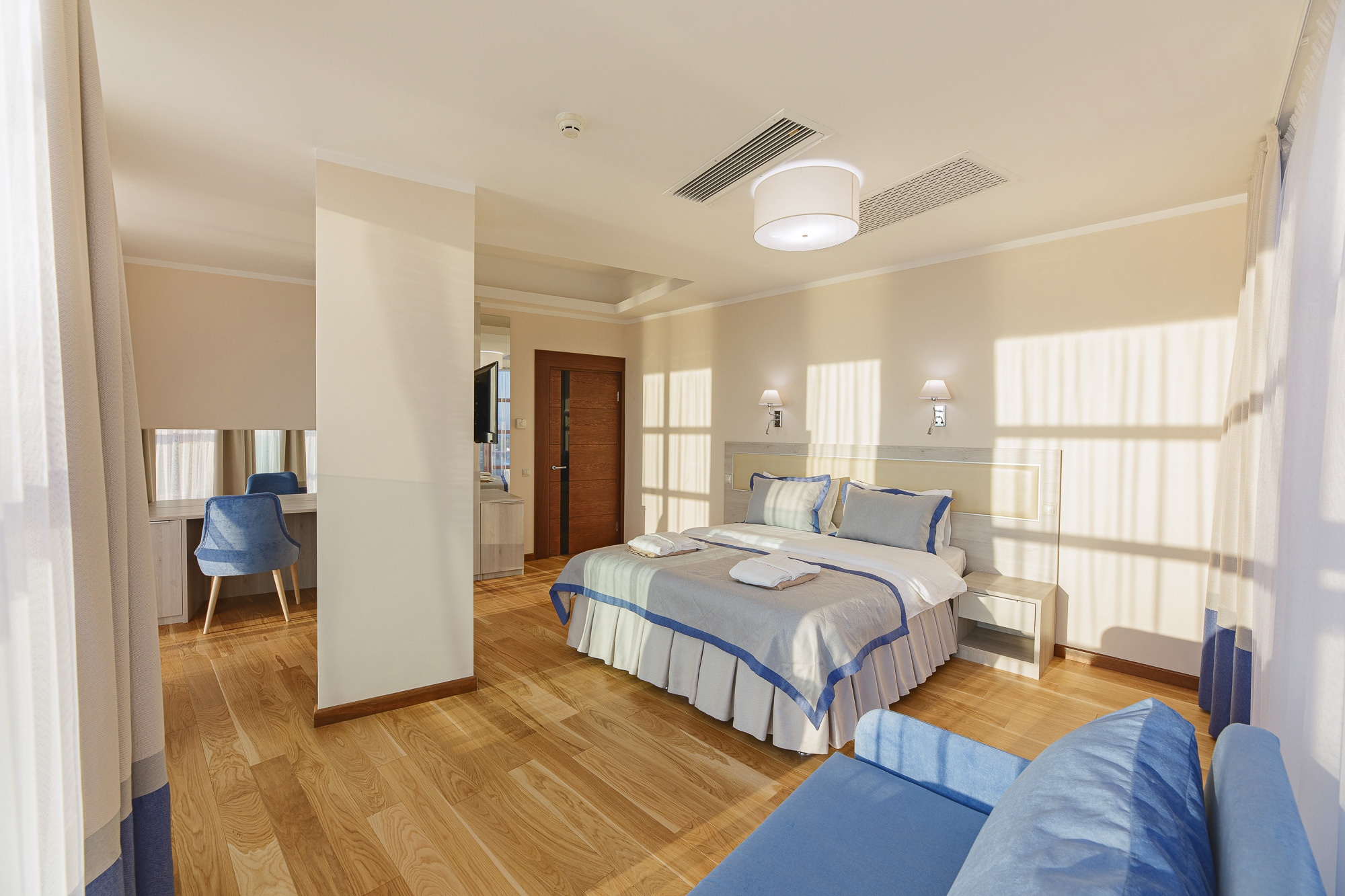 Renatphoto-Интерьерная и экстерьерная фотосъёмка номеров и территории в Витязево. Профессиональная фотосъёмка интерьеров, предметная фотосессия еды для меню г. Анапа