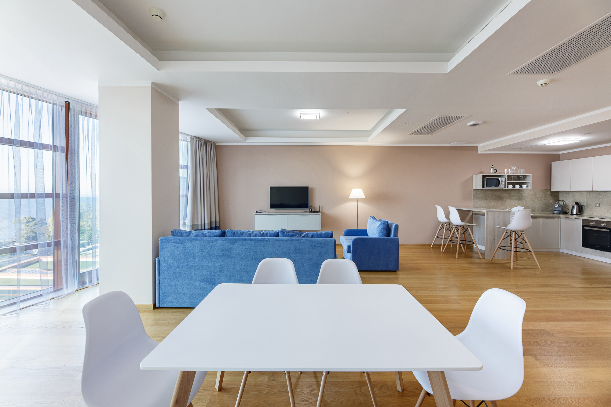 Renatphoto-Интерьерная и экстерьерная фотосъёмка номеров и территории в Витязево. Профессиональная фотосъёмка интерьеров, предметная фотосессия еды для меню г. Анапа