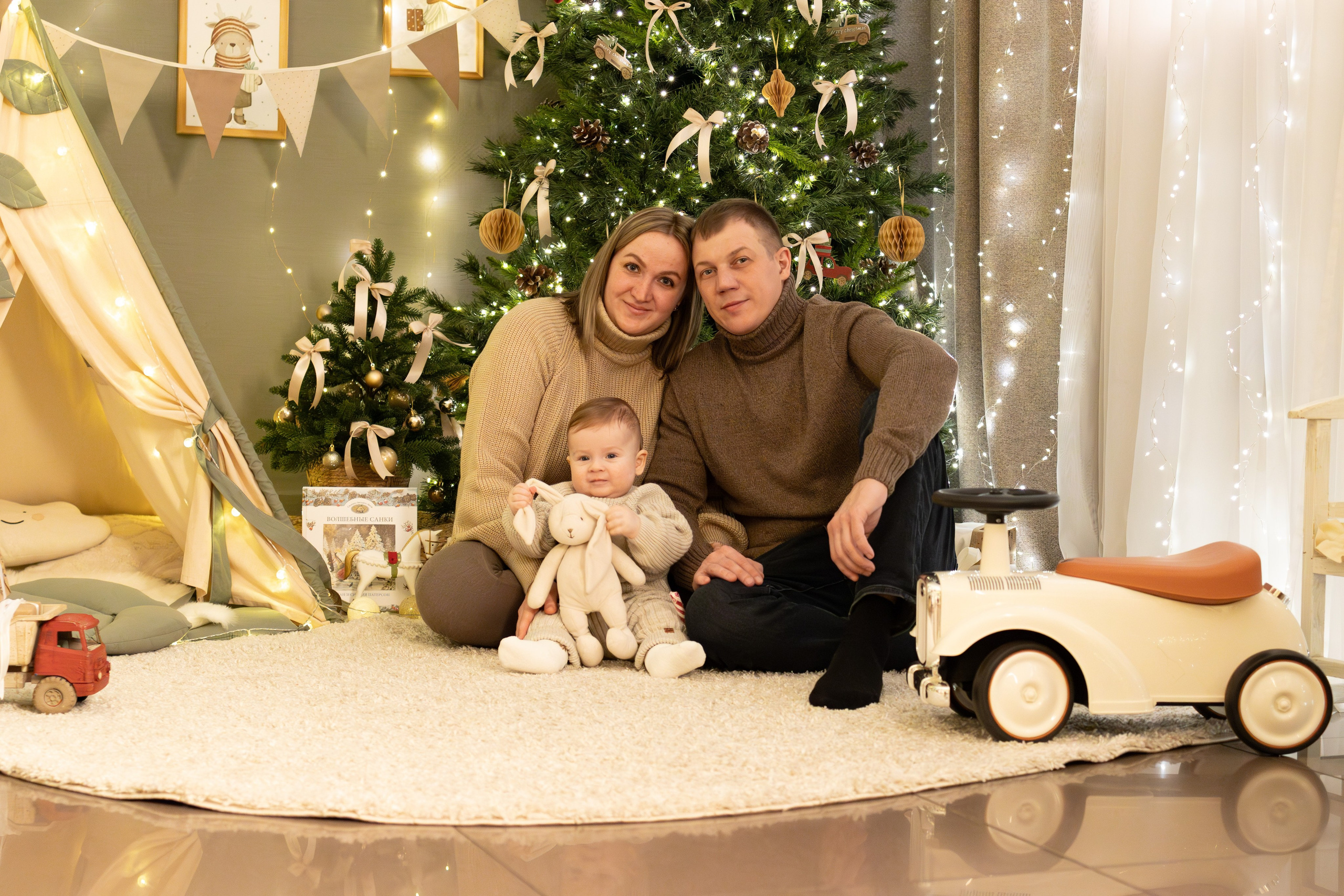 Новогодняя. Я работаю в разных жанрах фотографии — от портретов до свадебной и семейной съёмки — в городе Междуреченске. Виктория Куреннова