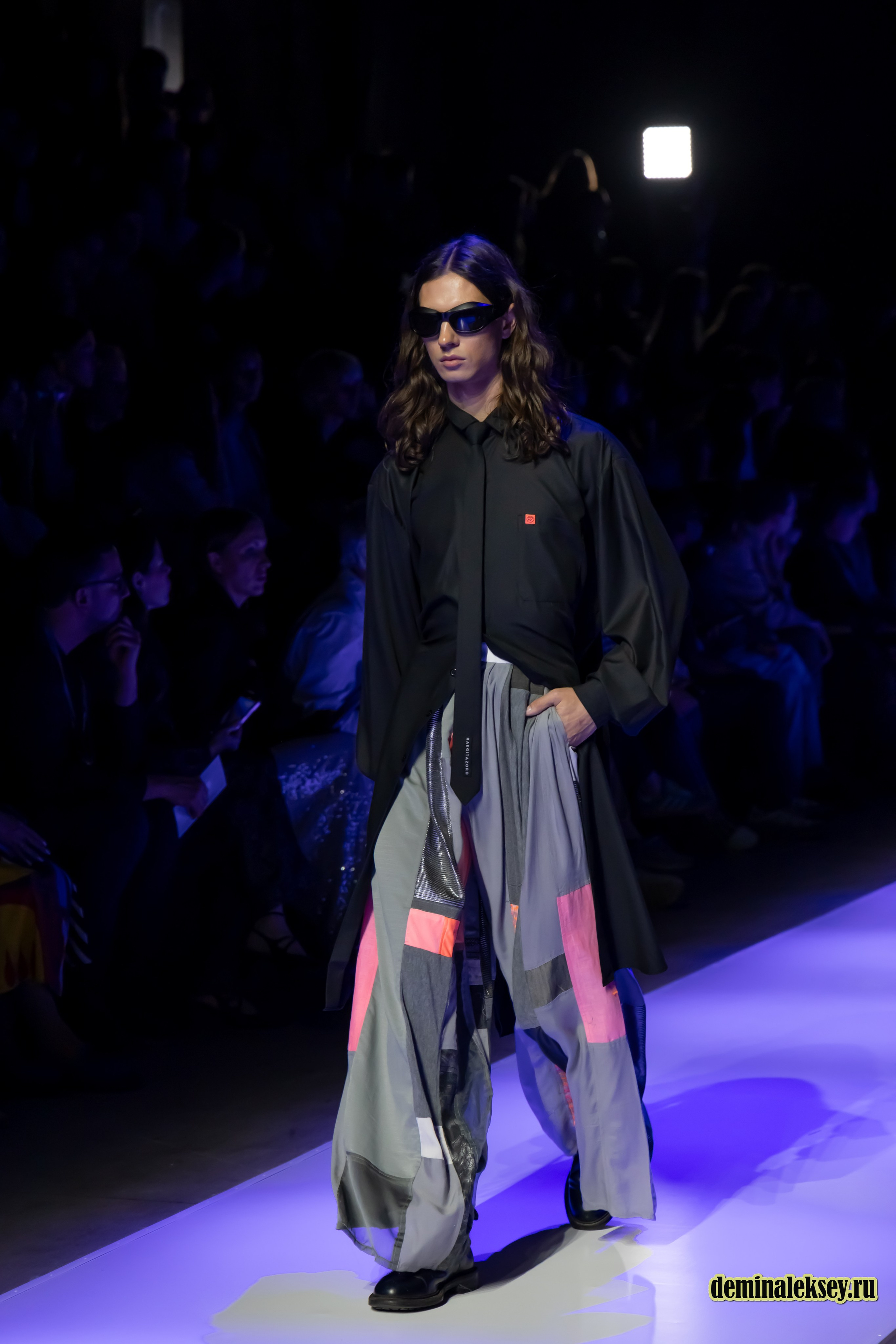 Московская неделя моды 2024 4 октября дизайнер RAEGITAZORO Индонезия. Репортажный, семейный и студийный фотограф в Москве Демин Алексей