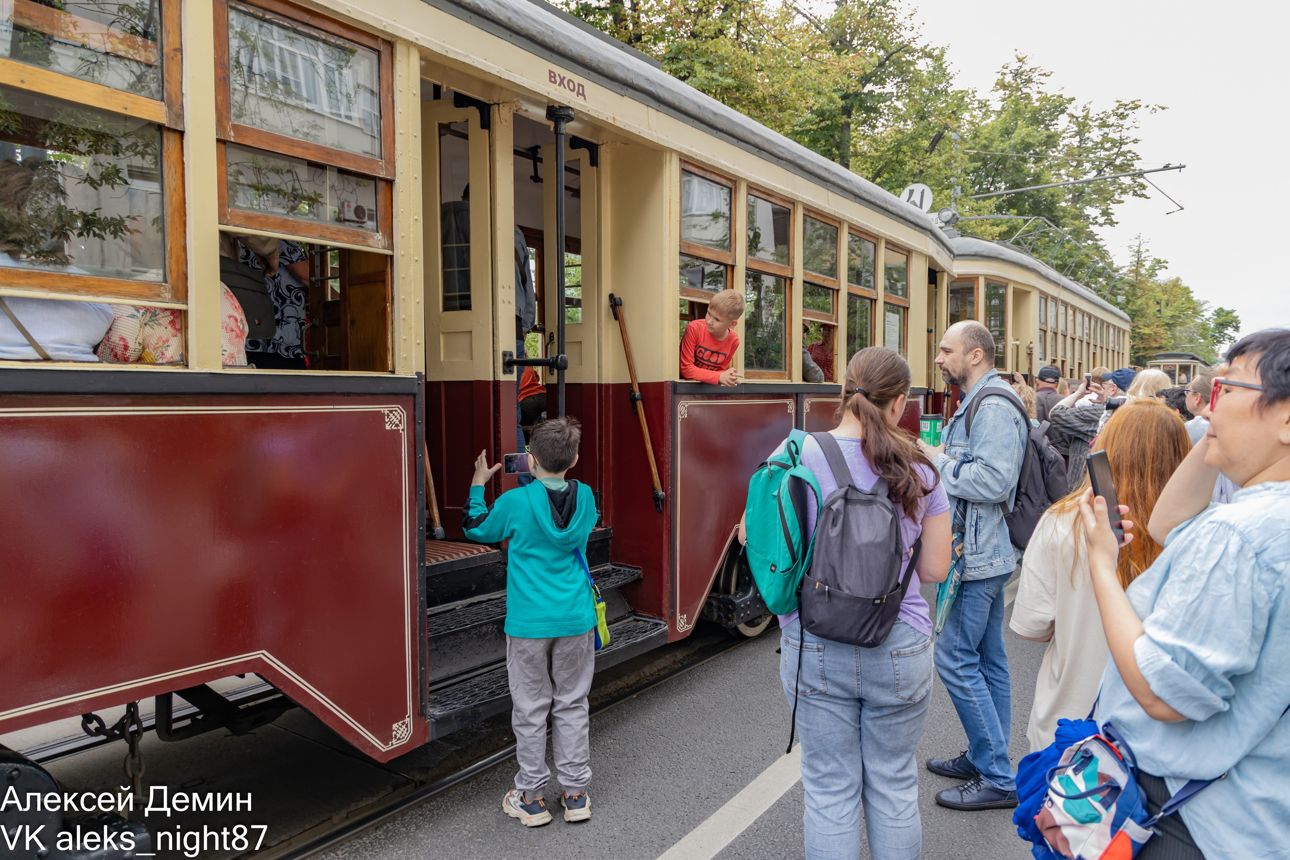 Ретро парад трамваем Москва 2023. Репортажный, семейный и студийный фотограф в Москве Демин Алексей