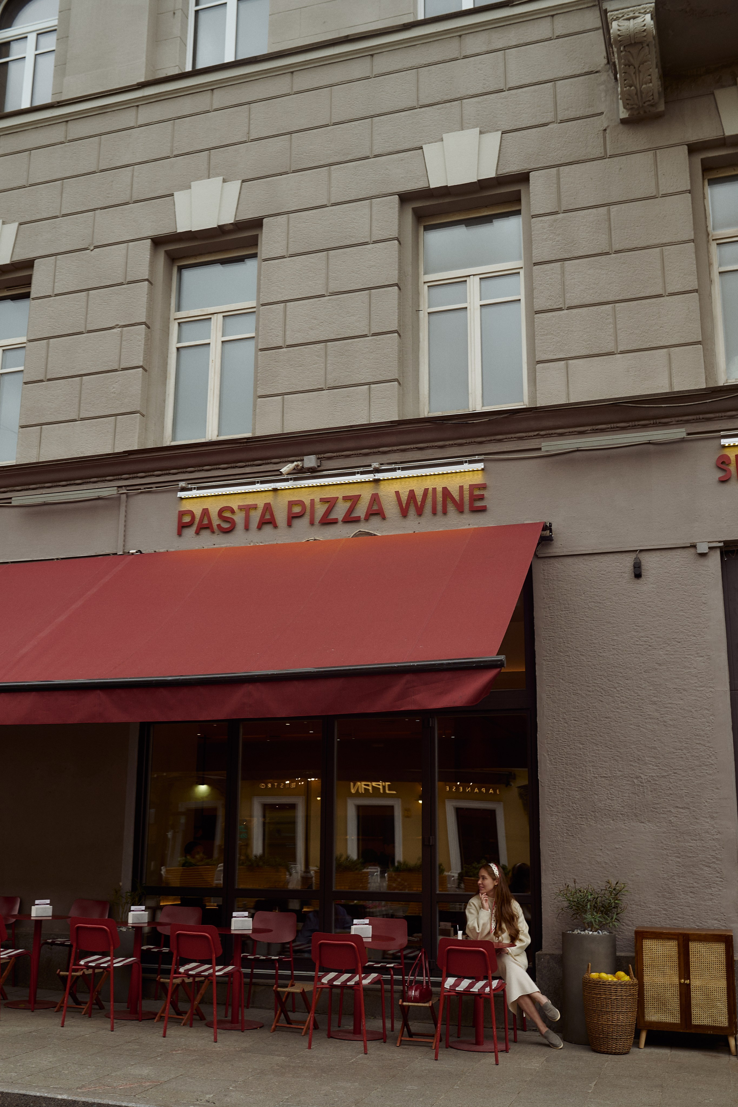 Оля на прогулке по городу. Семейный и свадебный lifestyle-фотограф в Москве Мария Петрова