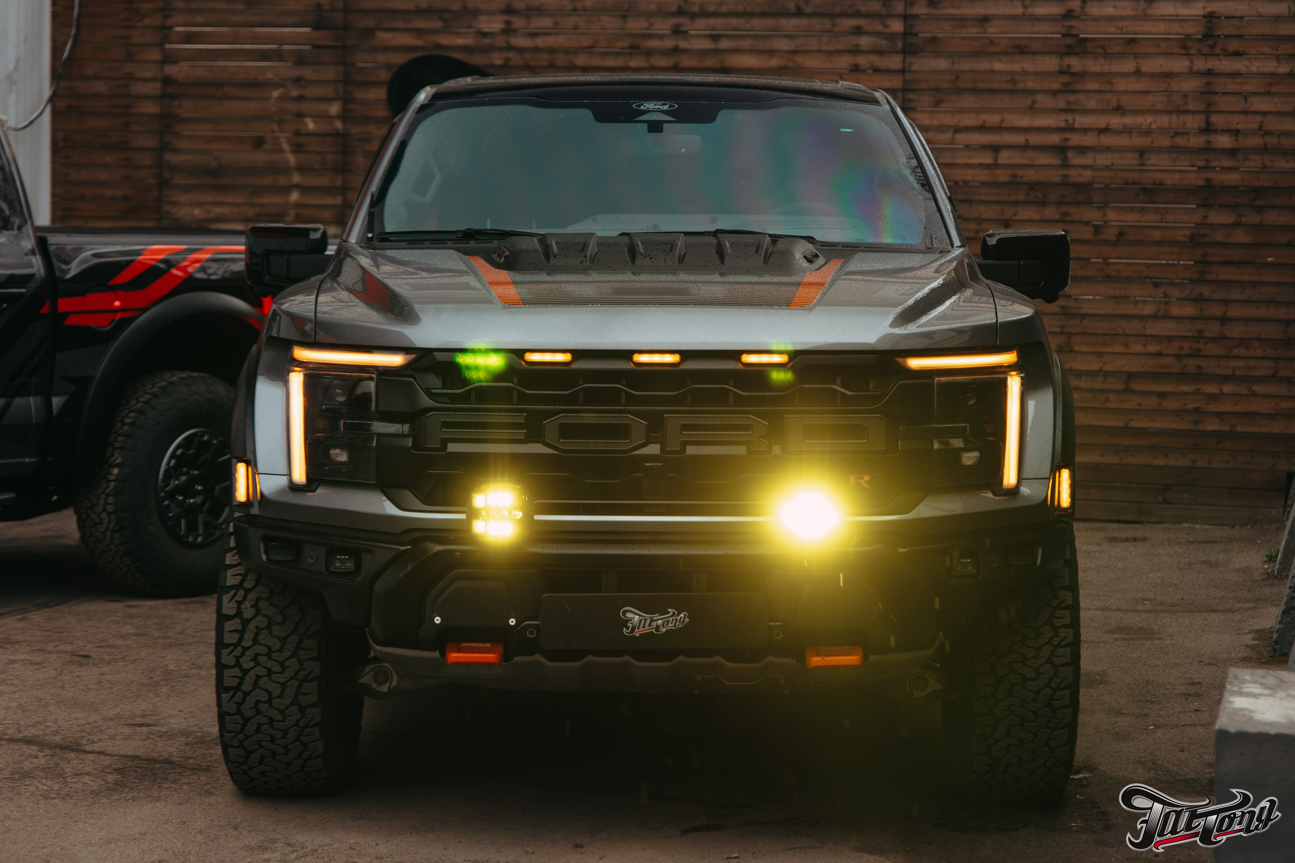 2x Ford Raptor R. DeLorein