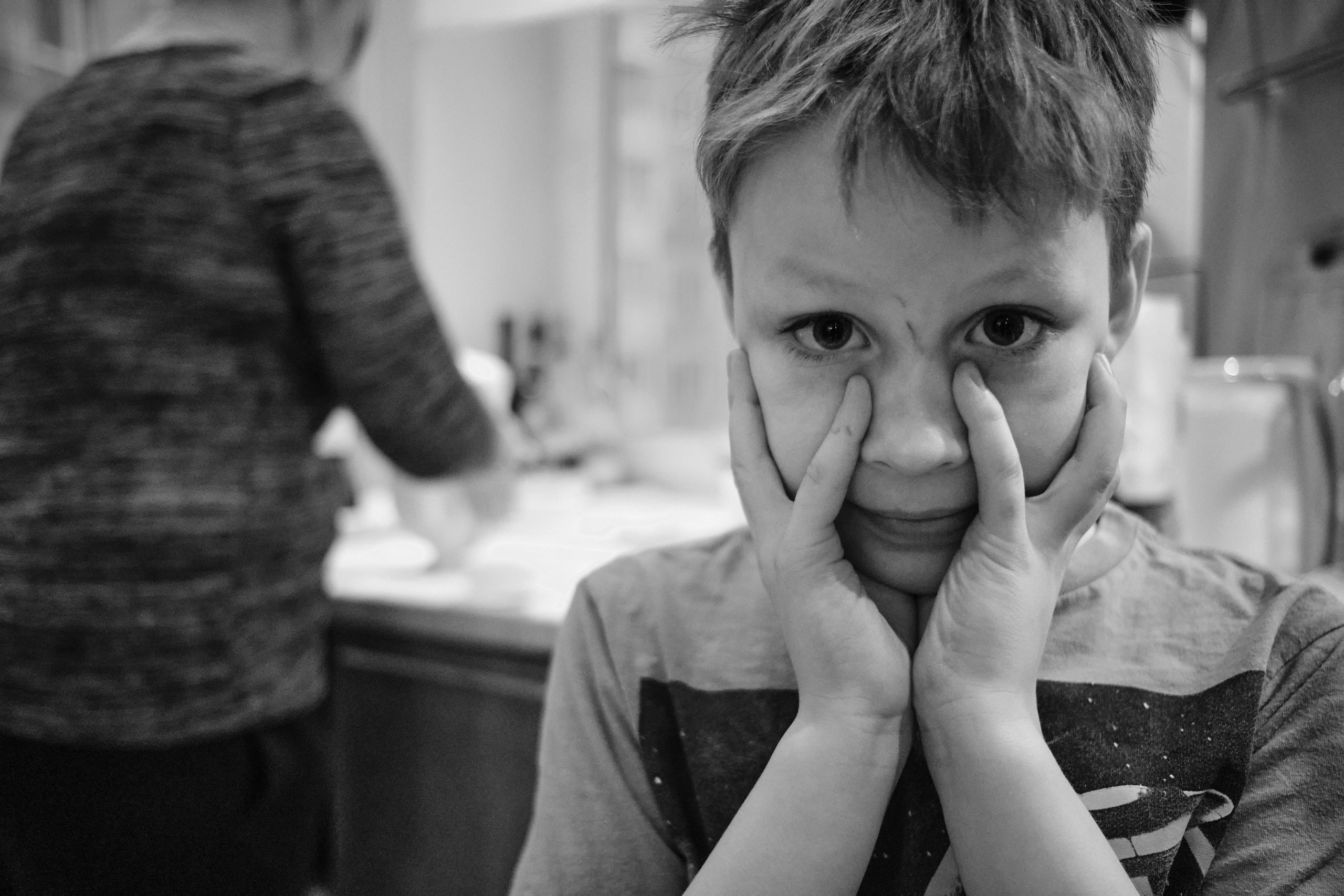 Документальный портрет мальчика в домашней обстановке