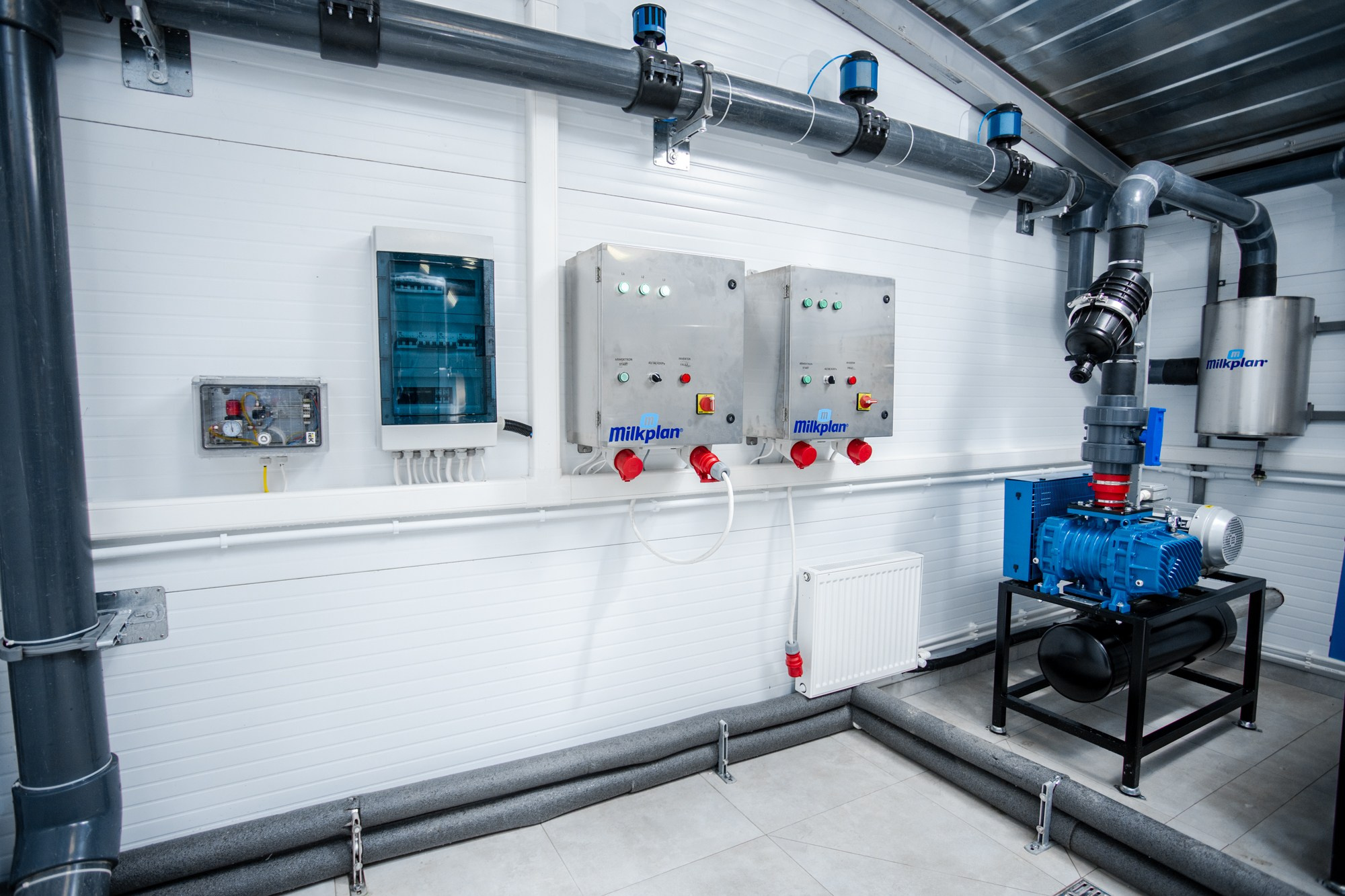 Оборудование хранения молока. Репортажный, промышленный и маркетплейс-фотограф Дмитрий Чернат