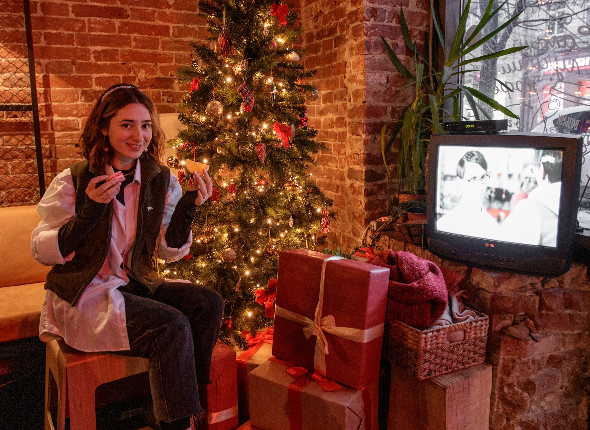 Новогодняя встреча в баре «Шаверма». Репортажный, промышленный и маркетплейс-фотограф Дмитрий Чернат