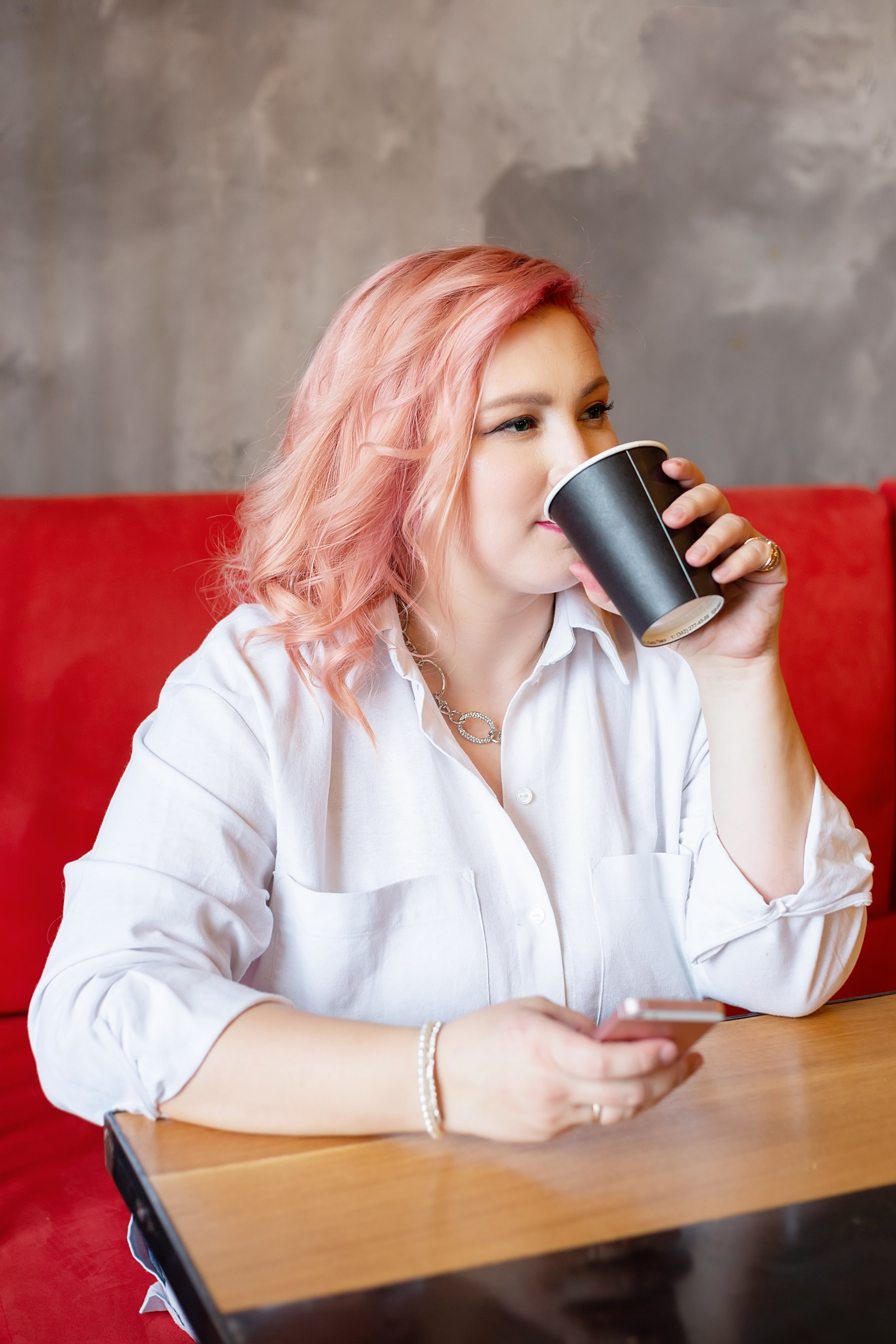 Профессиональные фото для коуча в СПб, яркие портреты для привлечения клиентов. Портретные фотосессии, контент-съемки, репортаж