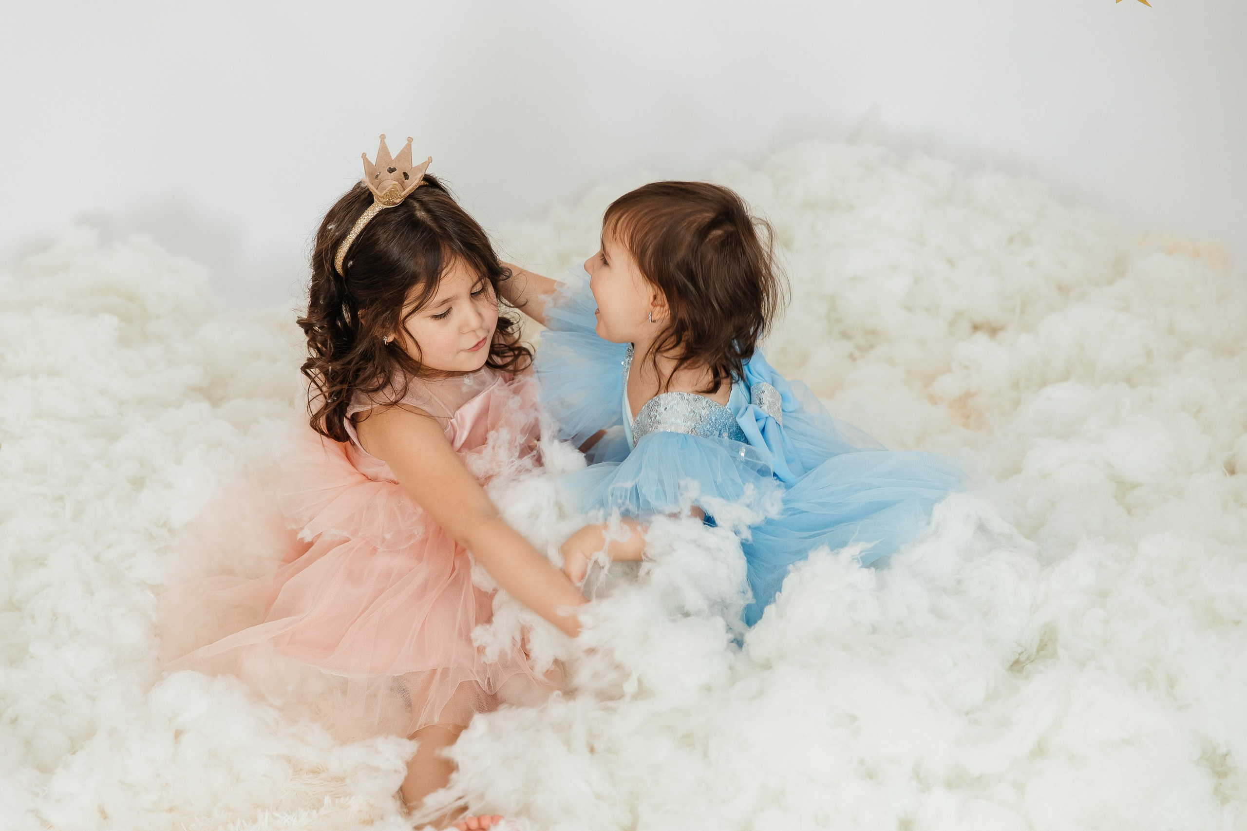 Маюша и Милаша в облаках. Воронистая Анастасия. Фотограф Якутия, Томпонский район