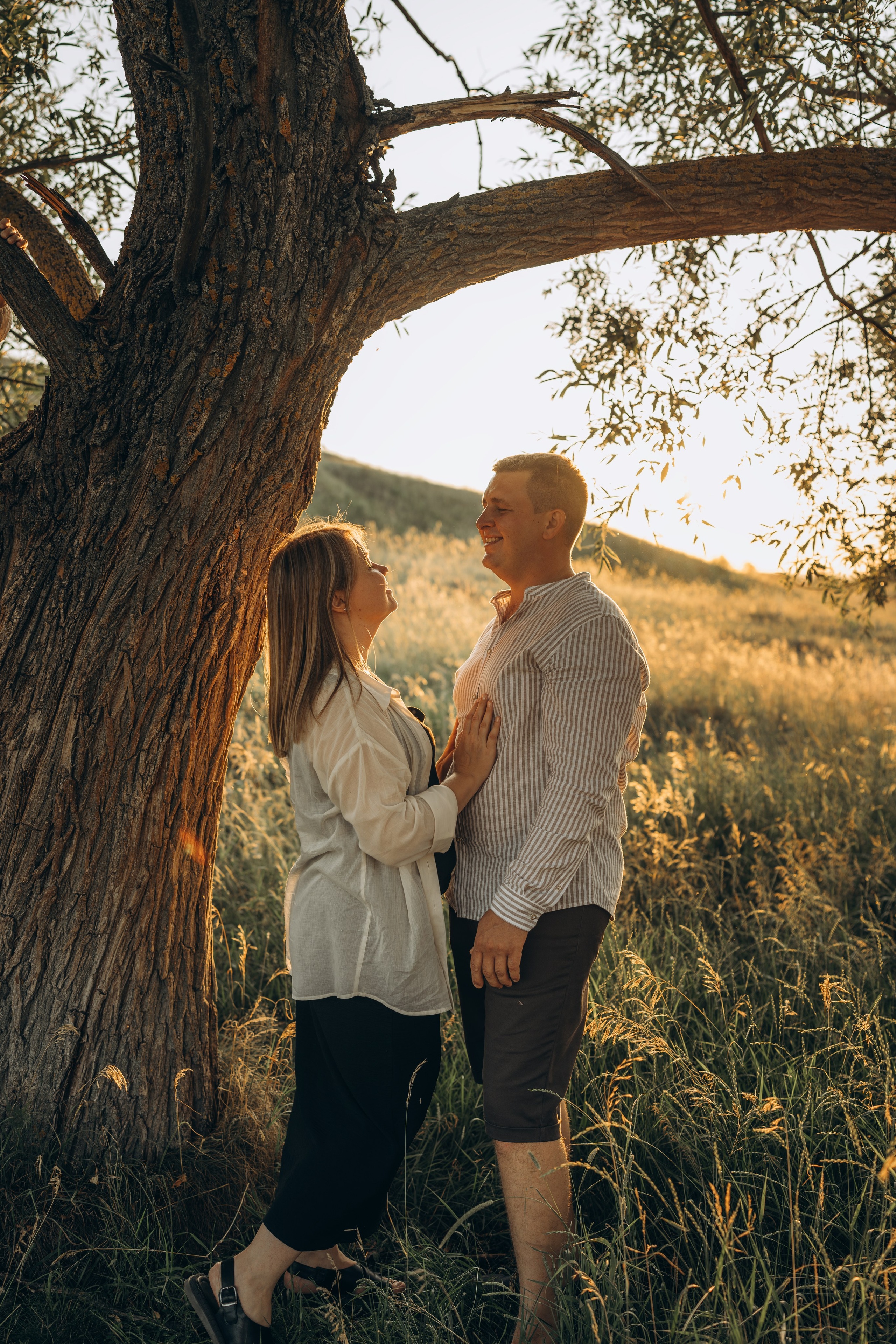Летний луг, закат. Семейный фотограф Москва. Фотограф беременности и материнства Москва