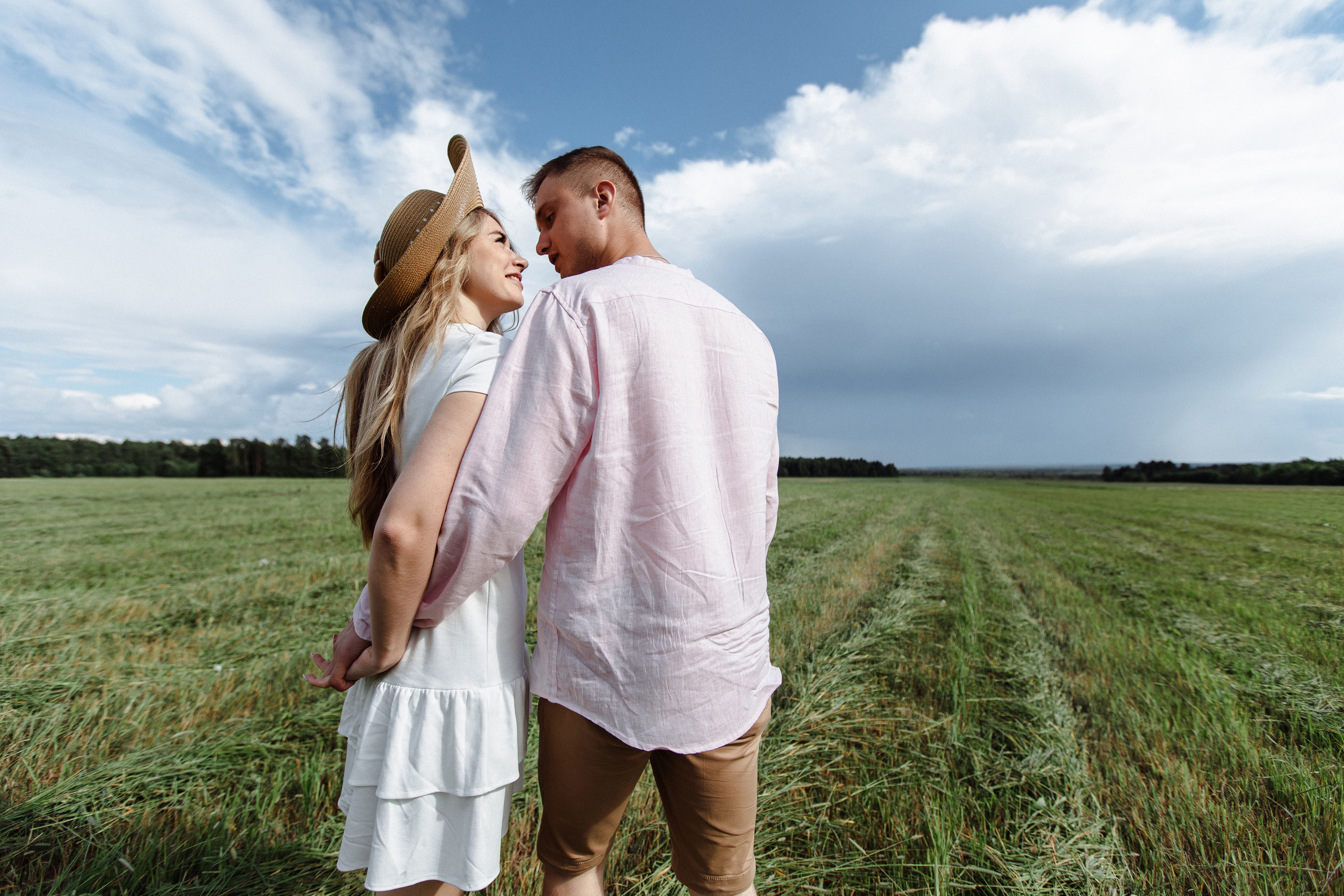 Поле. Свадебный и семейный фотограф в Твери, Москве, Санкт-Петербурге