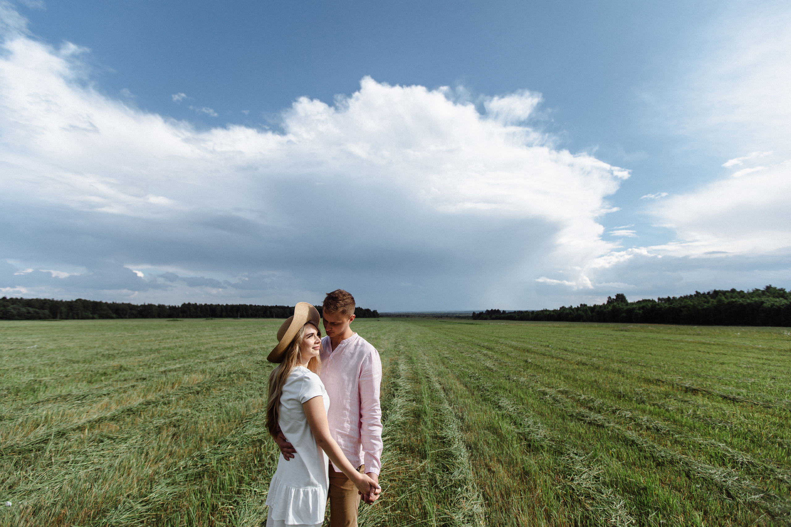 Поле. Свадебный и семейный фотограф в Твери, Москве, Санкт-Петербурге