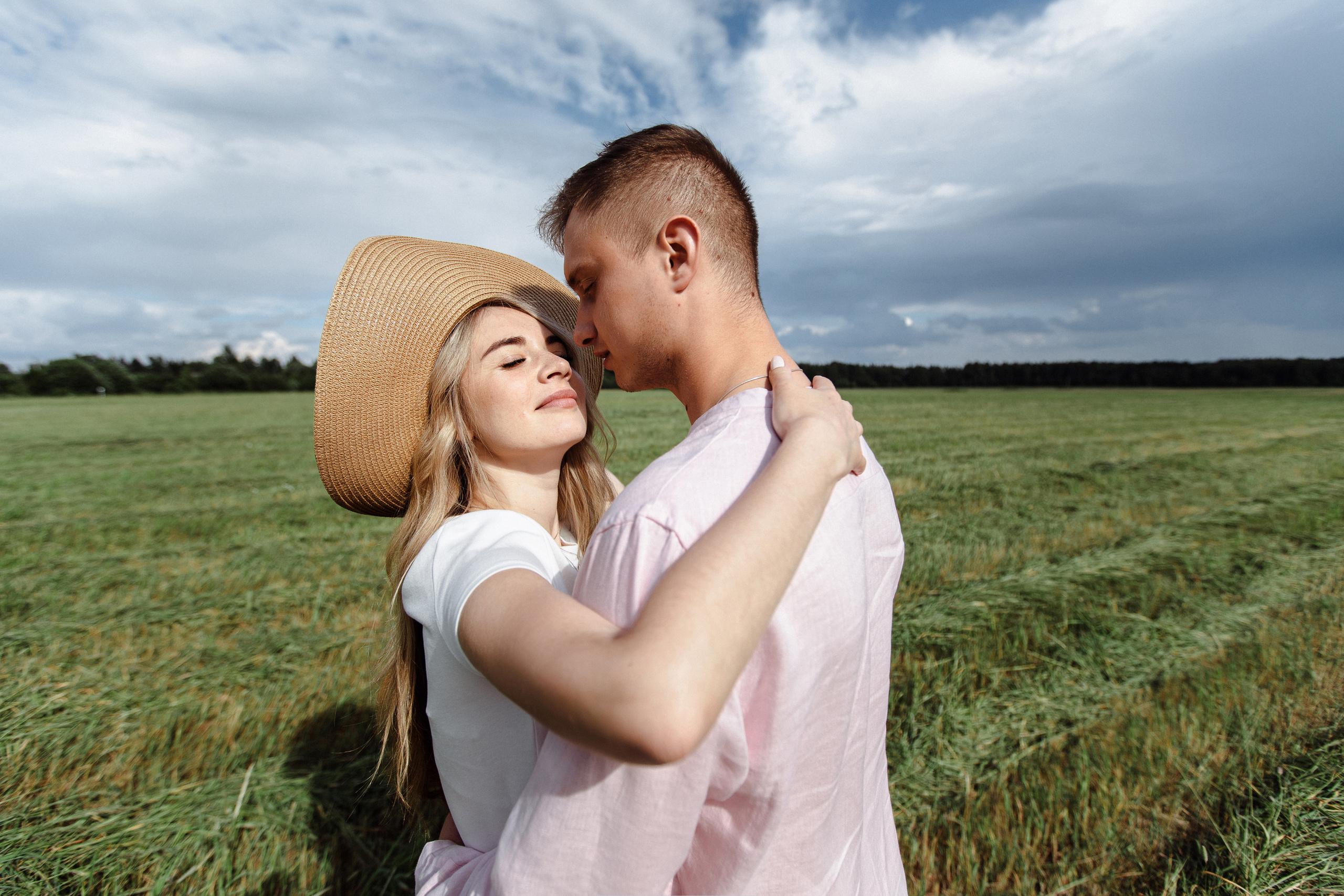 Поле. Свадебный и семейный фотограф в Твери, Москве, Санкт-Петербурге