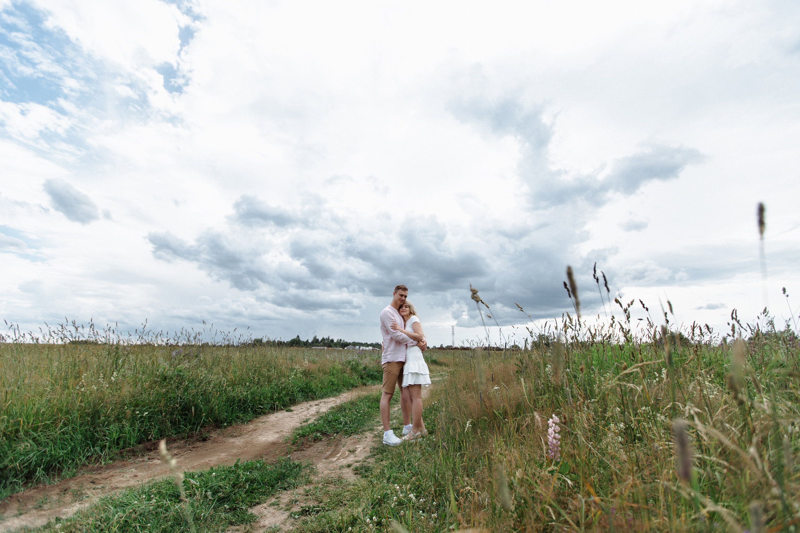 Поле. Свадебный и семейный фотограф в Твери, Москве, Санкт-Петербурге