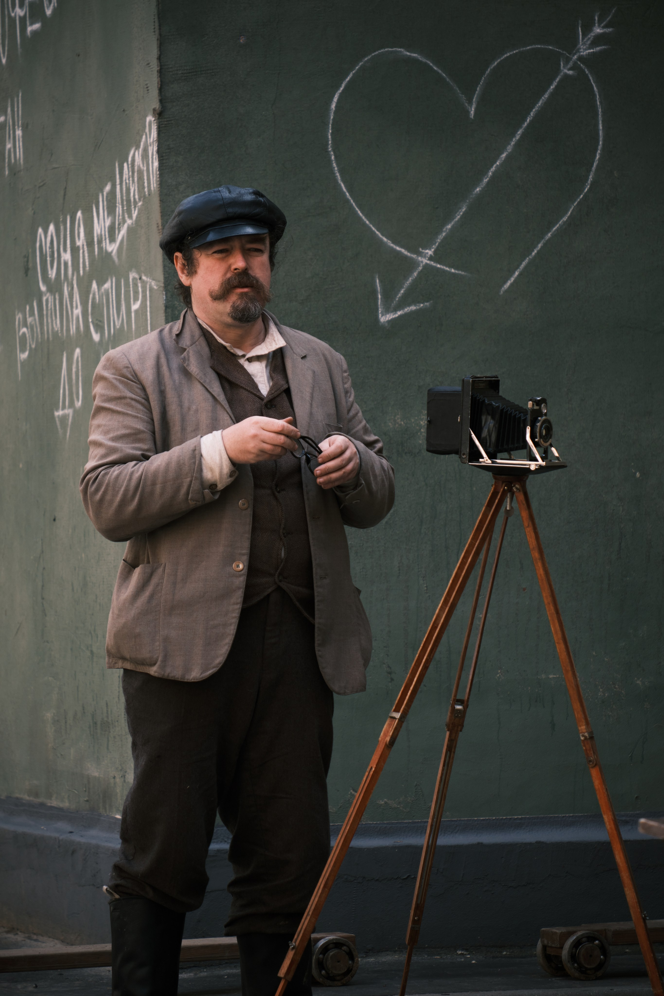 Фотограф со старинной пленочной камерой Москва 1945г