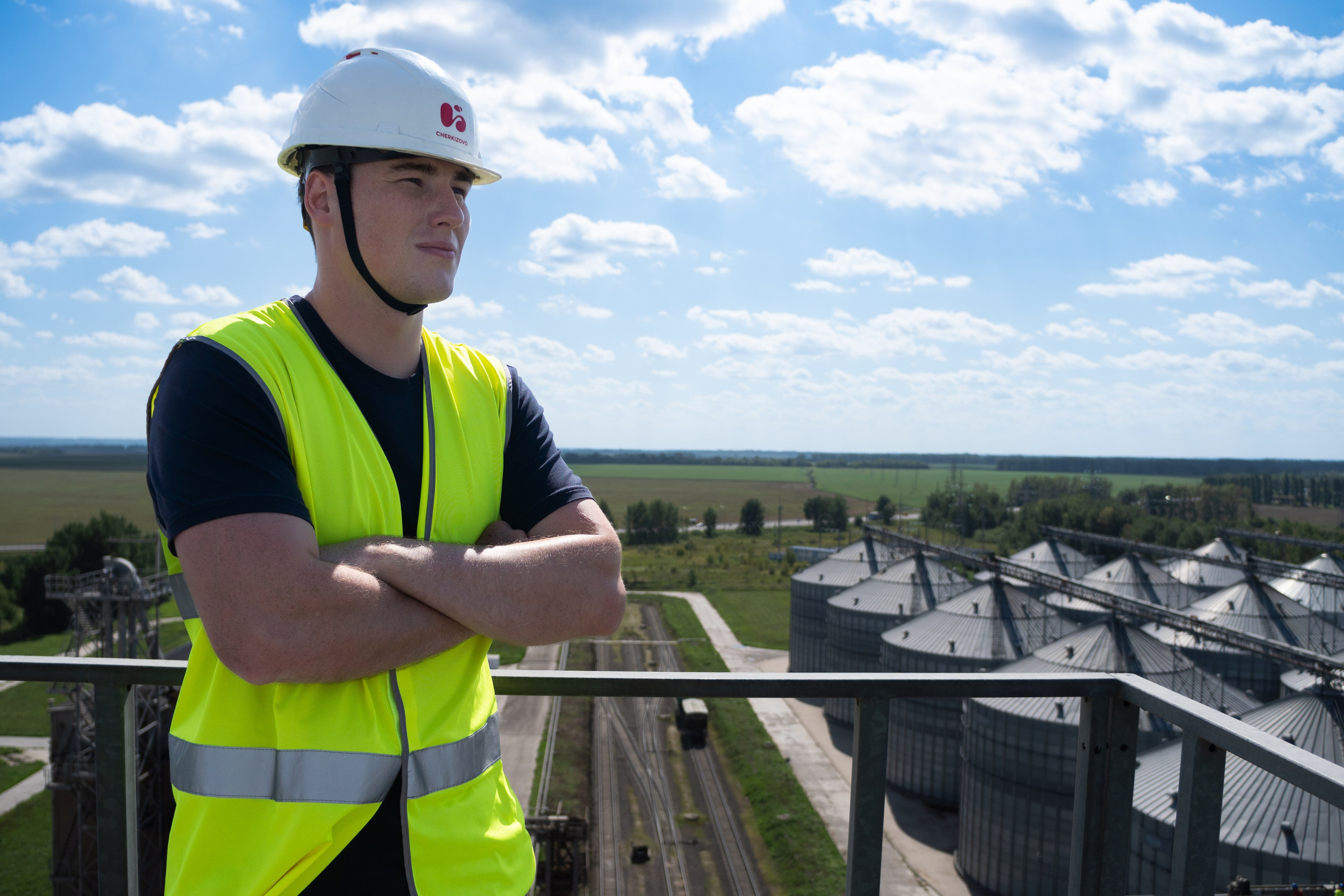 Фотографии сотрудников в офисах, на производстве и в студии