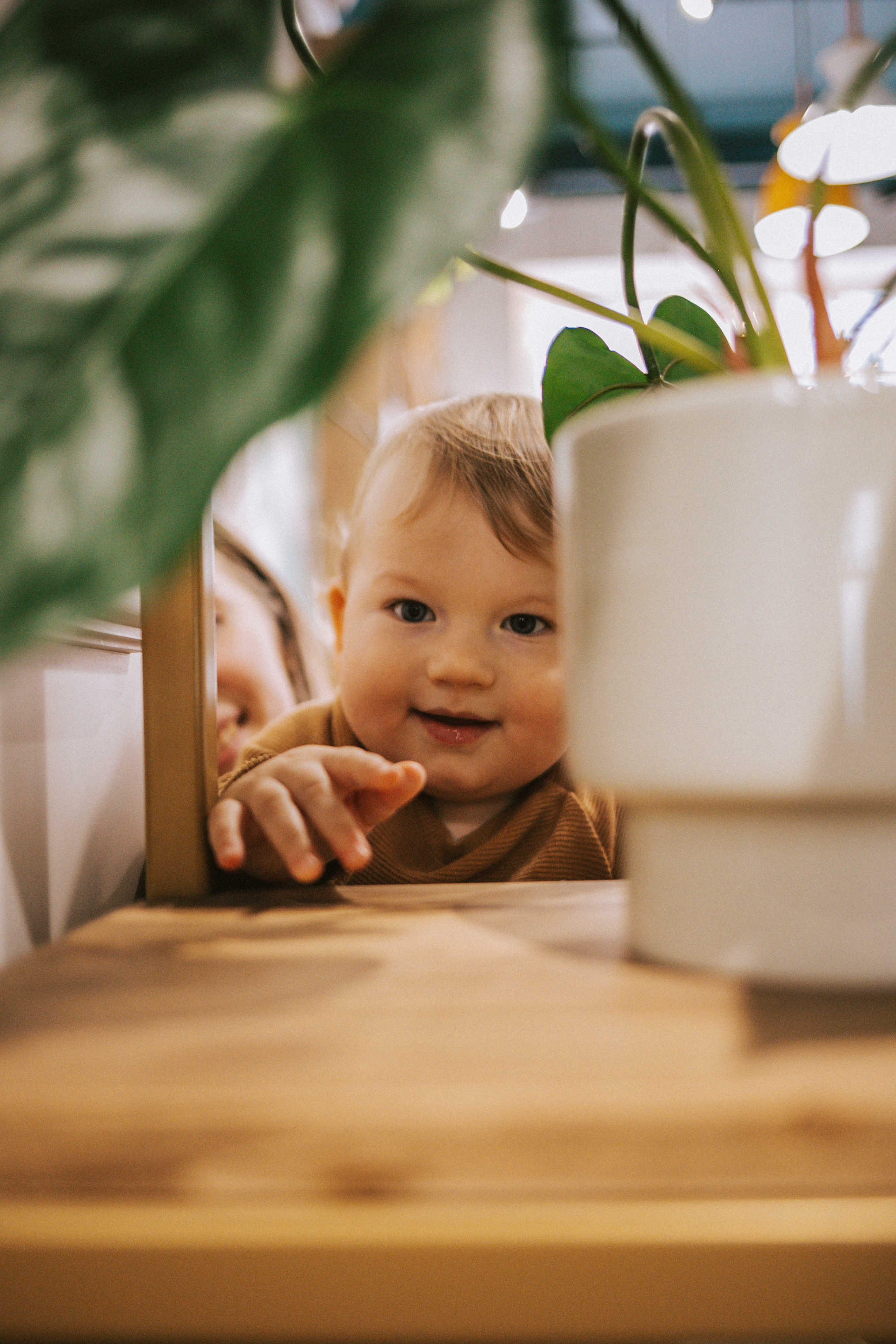 Илья, Аня и Лев в кафе. Семейный фотограф Юлия Клишина