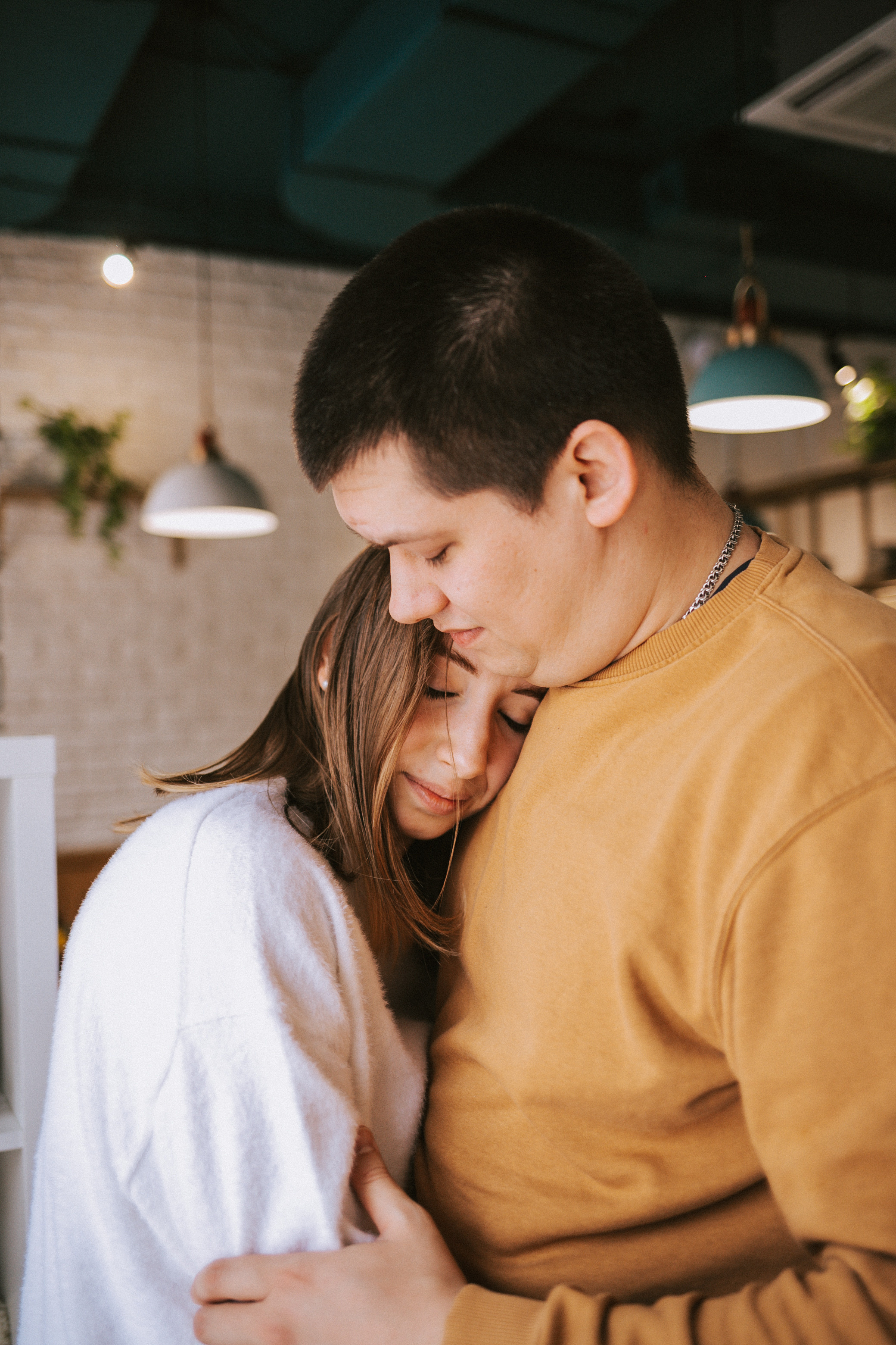 Илья, Аня и Лев в кафе. Семейный фотограф Юлия Клишина