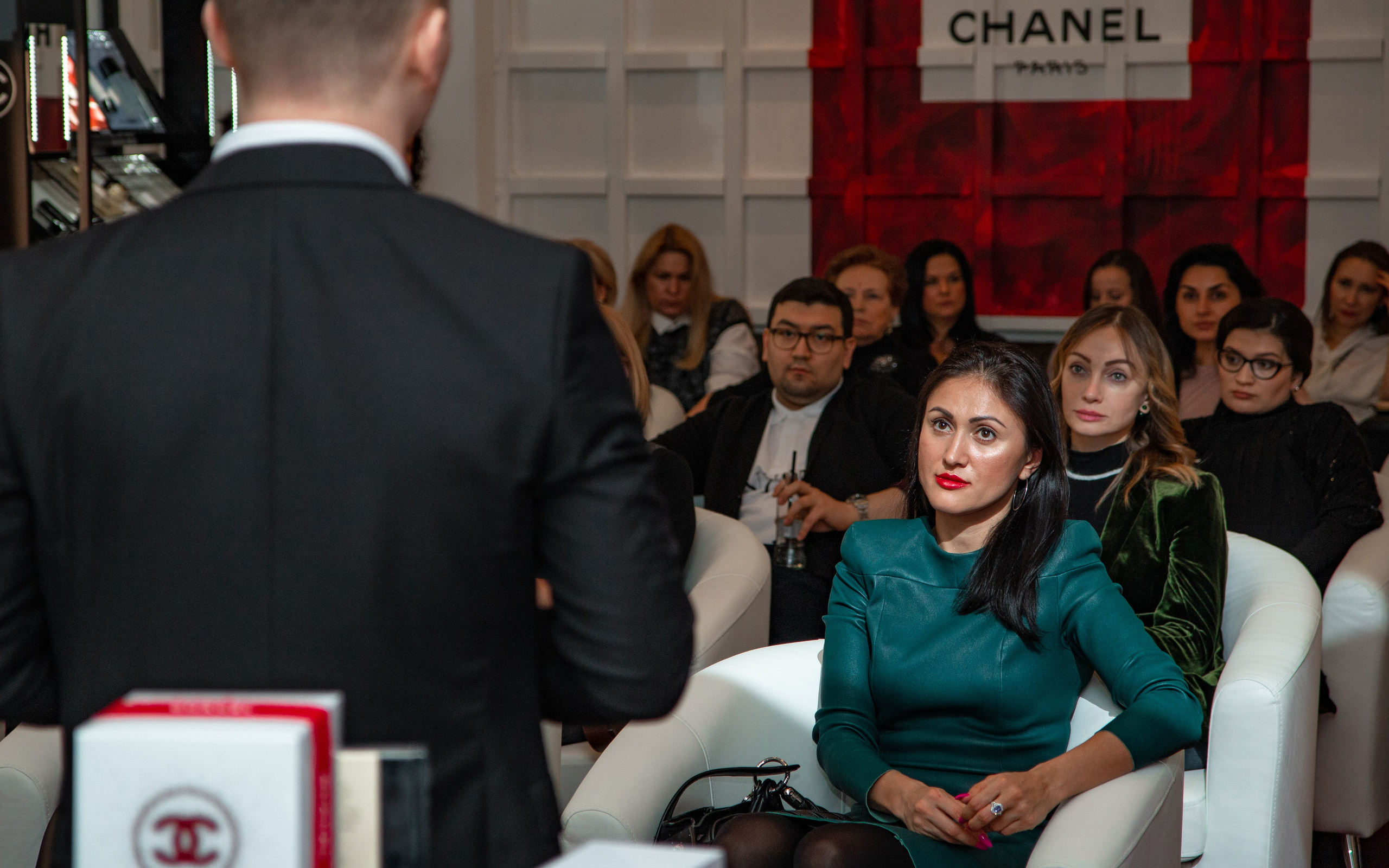 Chanel Екатеринбург. Предметный и репортажный фотограф Алексей Кротов