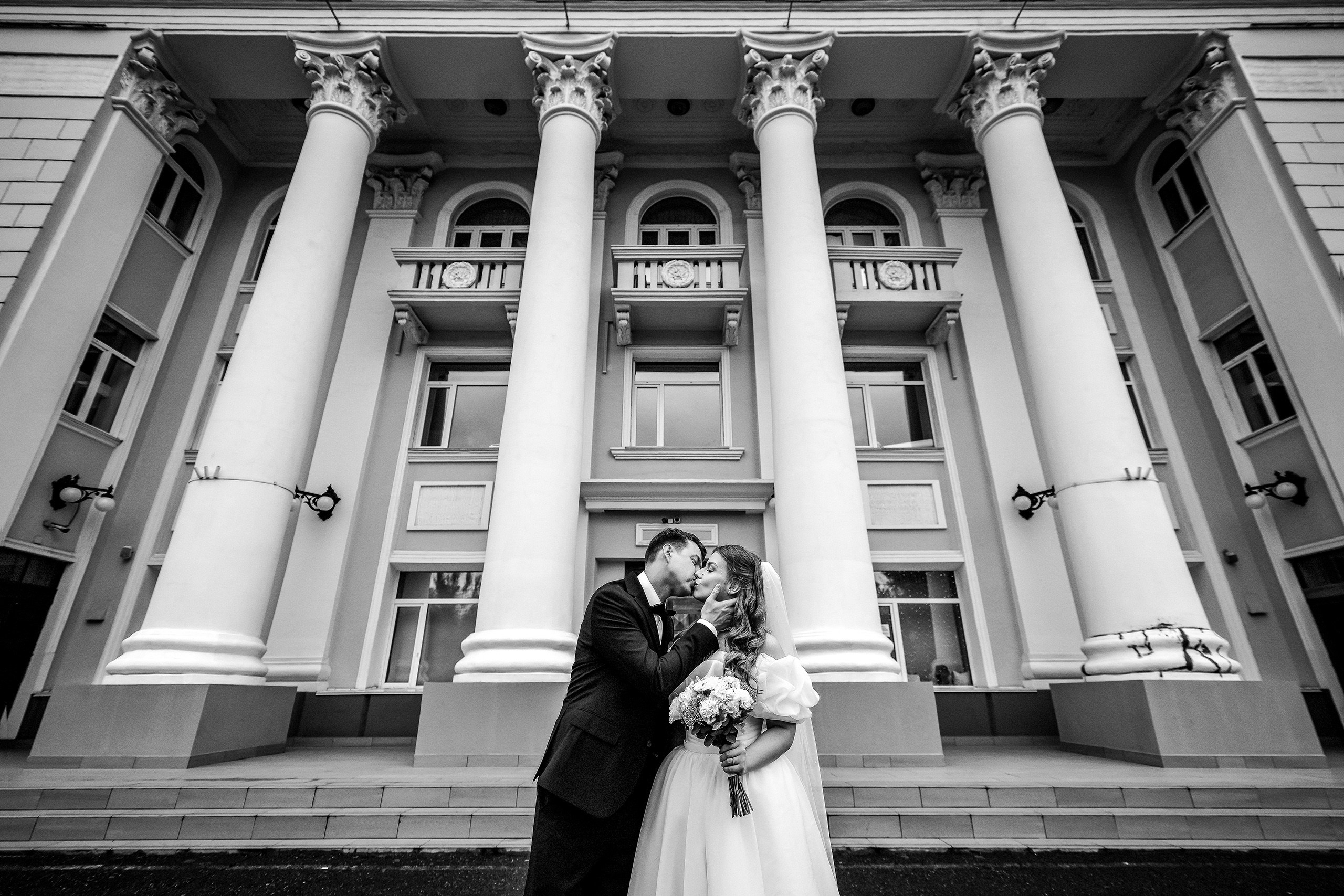 Фотосессия в «Каменке» в Красноярске — лофт-съёмка на территории Краевого Дворца молодёжи. 📸 Свадебный и семейный фотограф в Красноярске Тихомиров Евгений | 17 лет опыта | 800+ свадеб