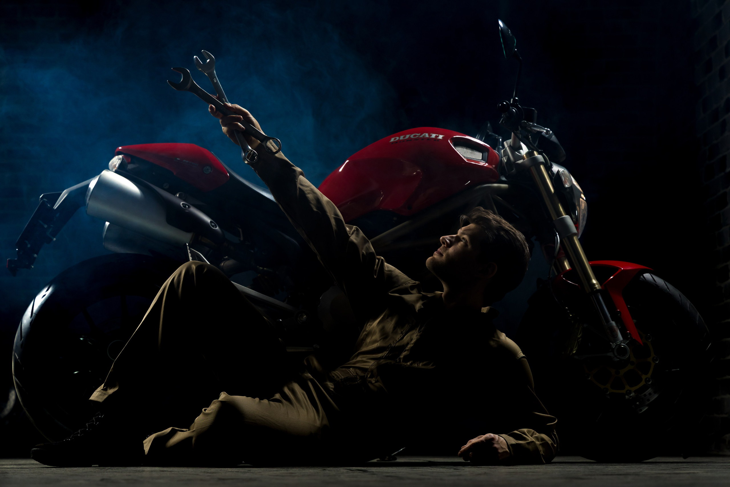 LANKARRA мотоблоггер. Photomantis