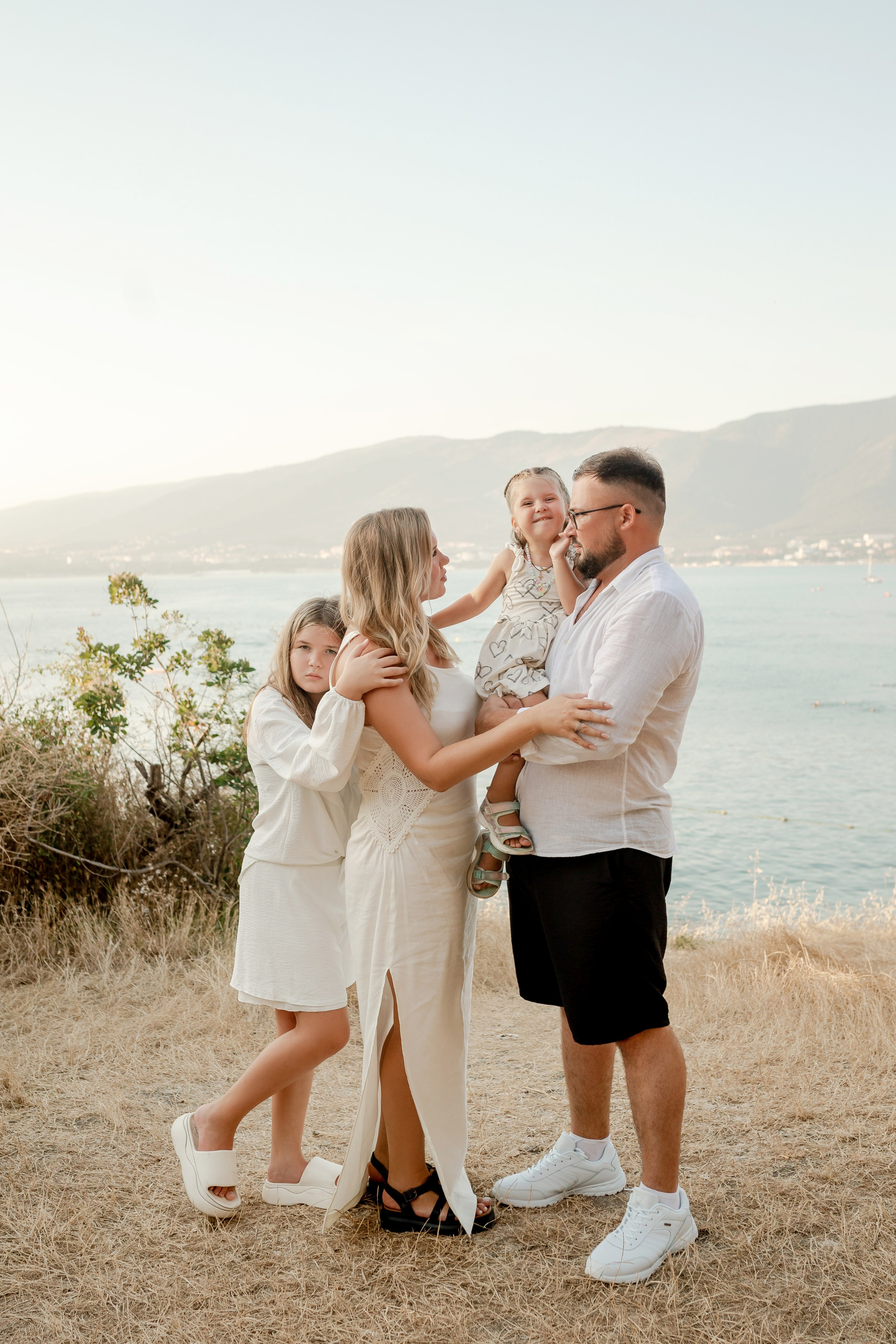 Стелла, Сергей, Виктория и Вероника. Фотограф в Геленджике, Архипо-Осиповке, Абрау-Дюрсо, Кринице Виктория