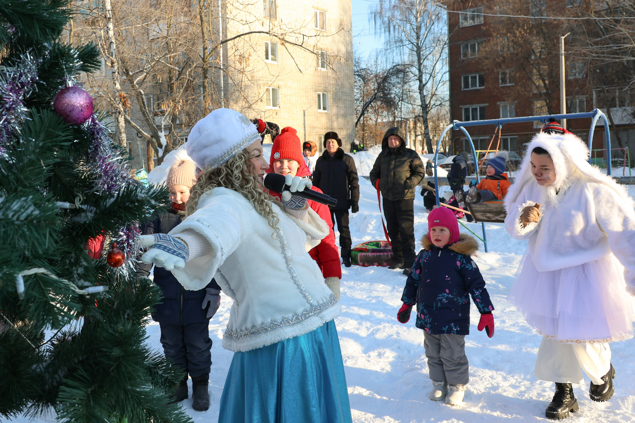 Новогодний праздник на улице