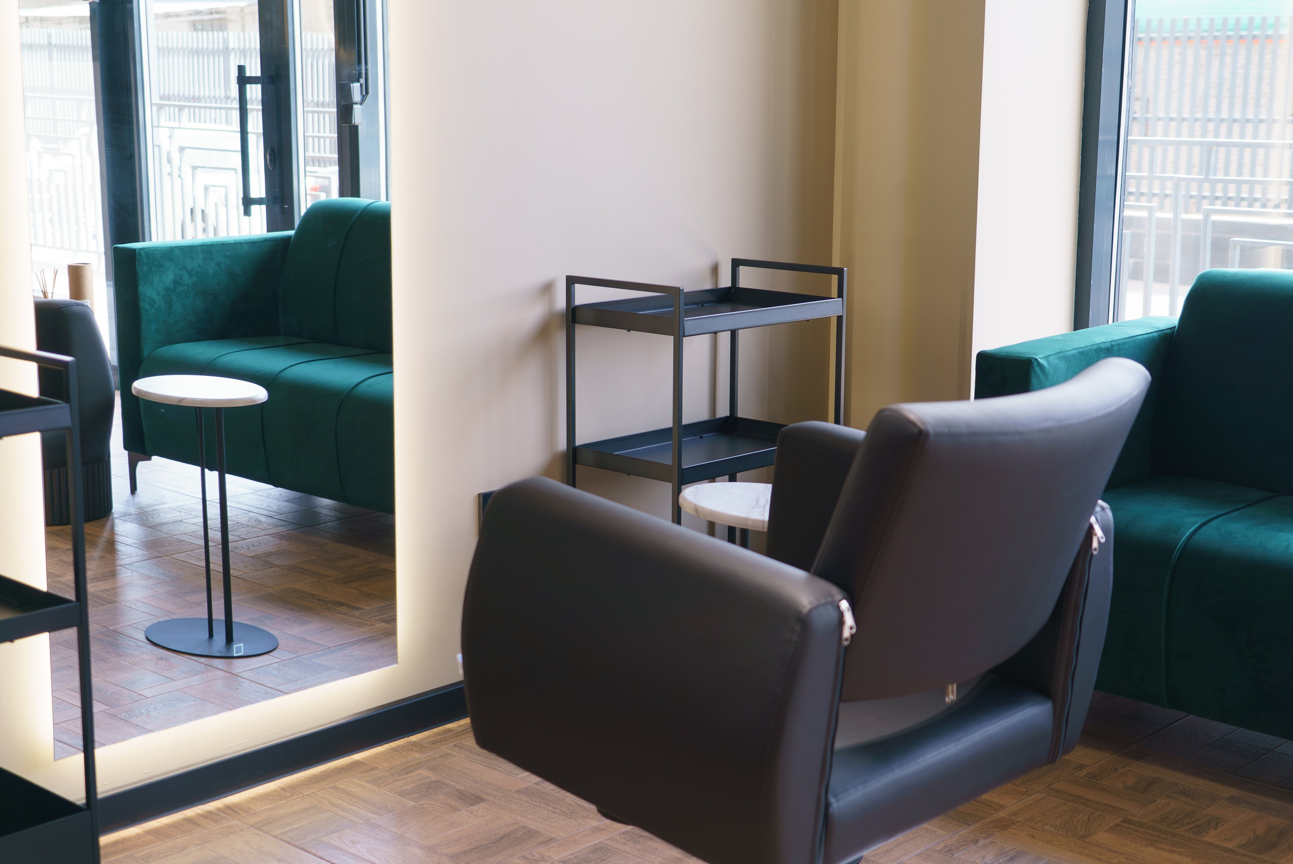 Профессиональная интерьерная фото и видео съемка студий красоты Яркая интерьерная фотосъемка для бьюти-коворкинга и студий. Шедевры для Вас! Фотограф и Видеограф в Краснодаре Пахиев Руслан