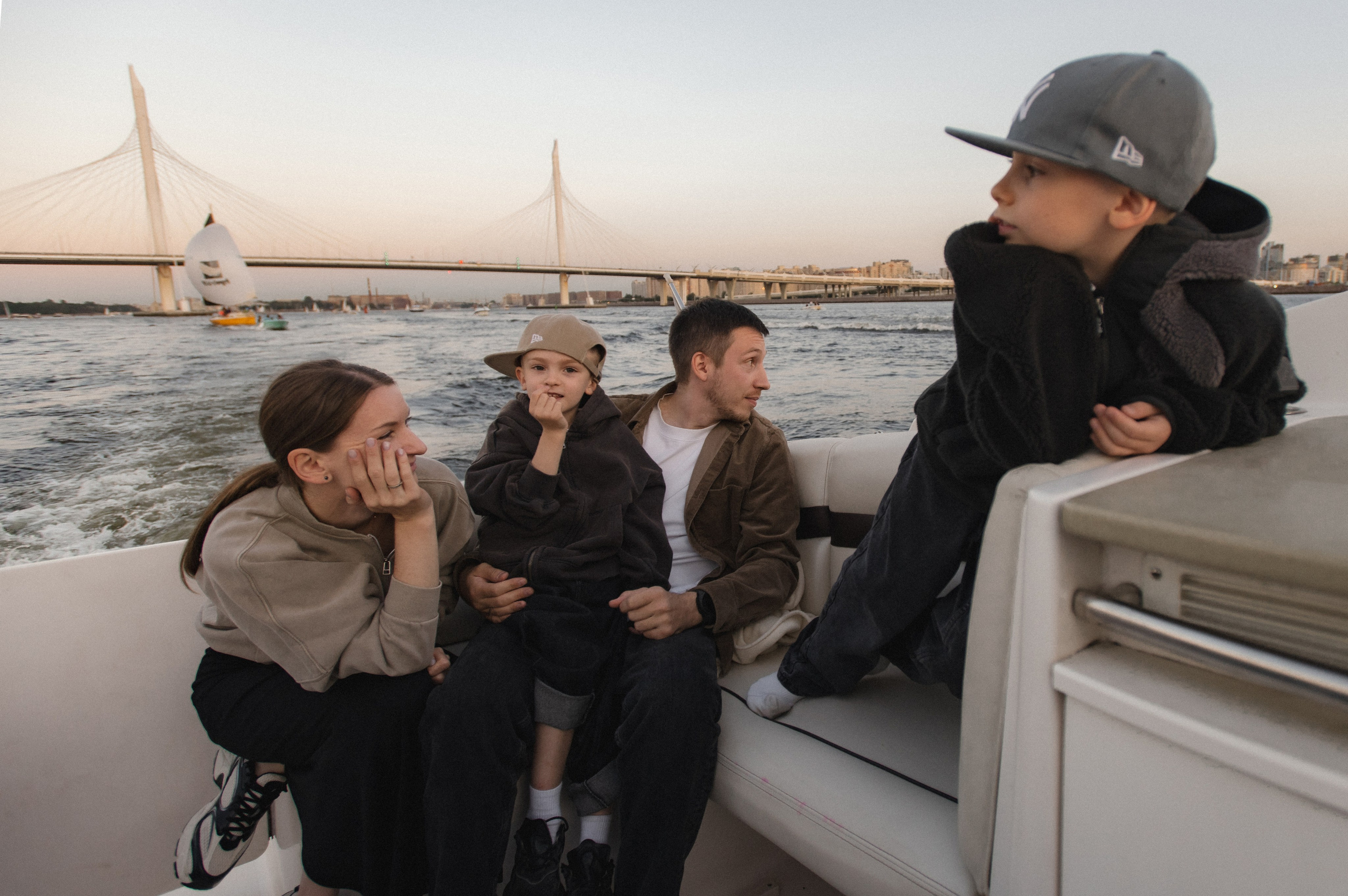 Семейная фотосессия на катере в Санкт-Петербурге. Свадебный и семейный фотограф в Санкт-Петербурге Татьяна Пастухова