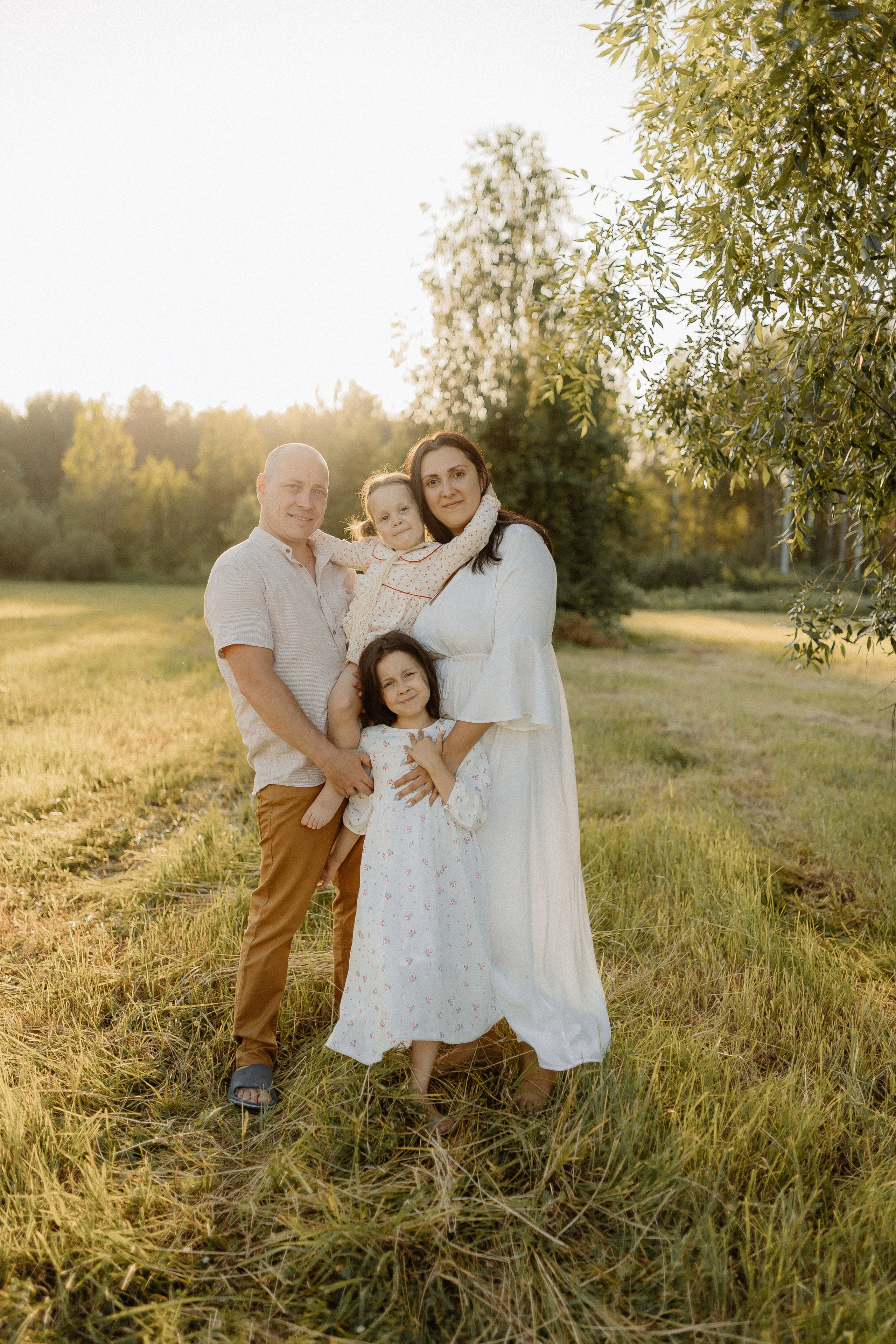 Семейная фотосессия с усатым любимцем. Главная