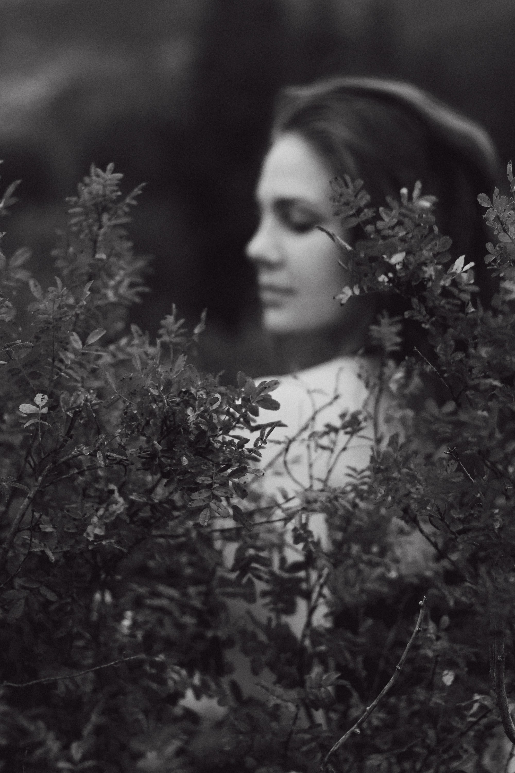 Саша во мхах / Каркаралинск. Фотограф Наталья Гончарова. Снимаю живые портреты в Алматы