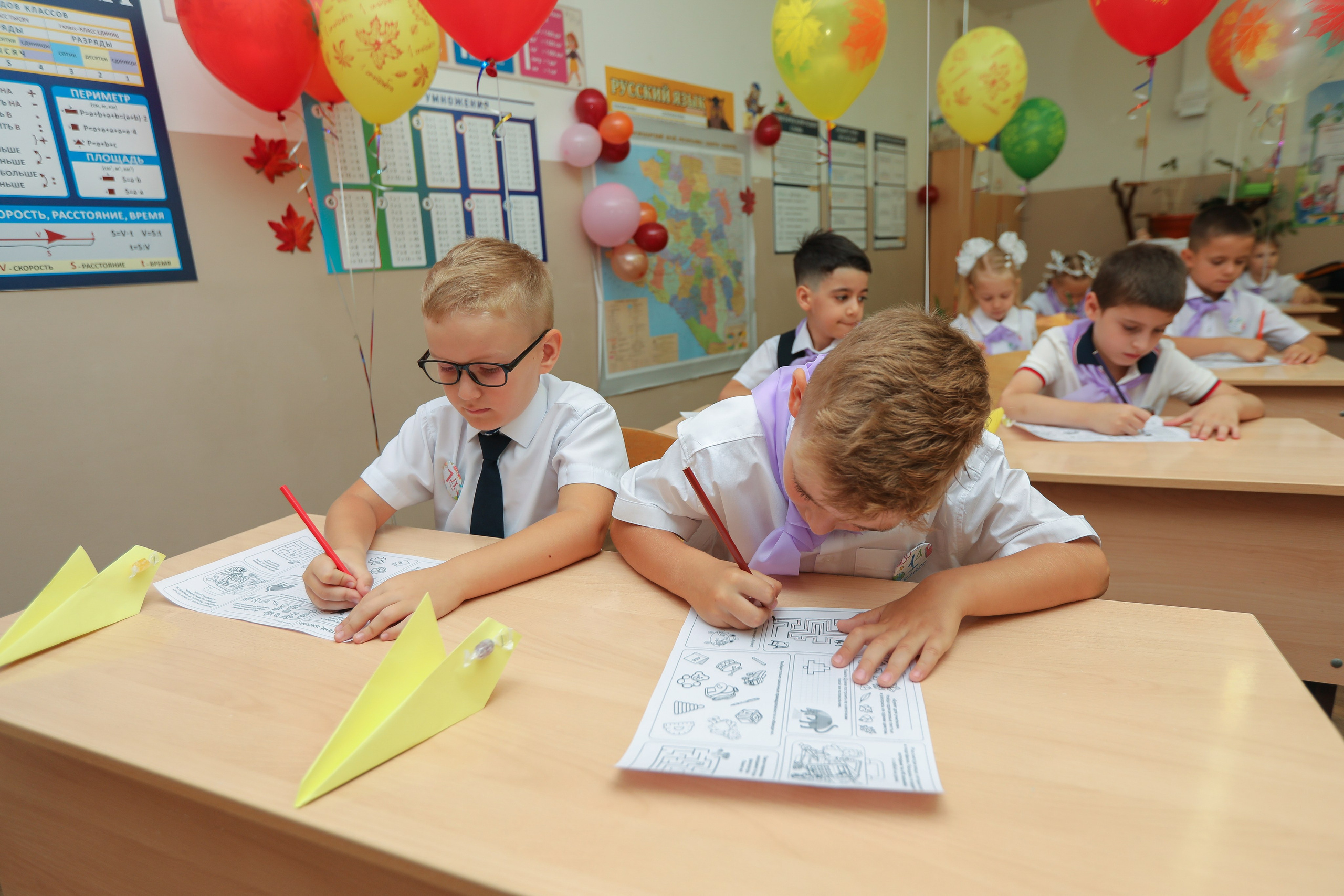 ЛИЦЕЙ ИСТЭК. Photographer Viktoriya Markushina «My world throug»