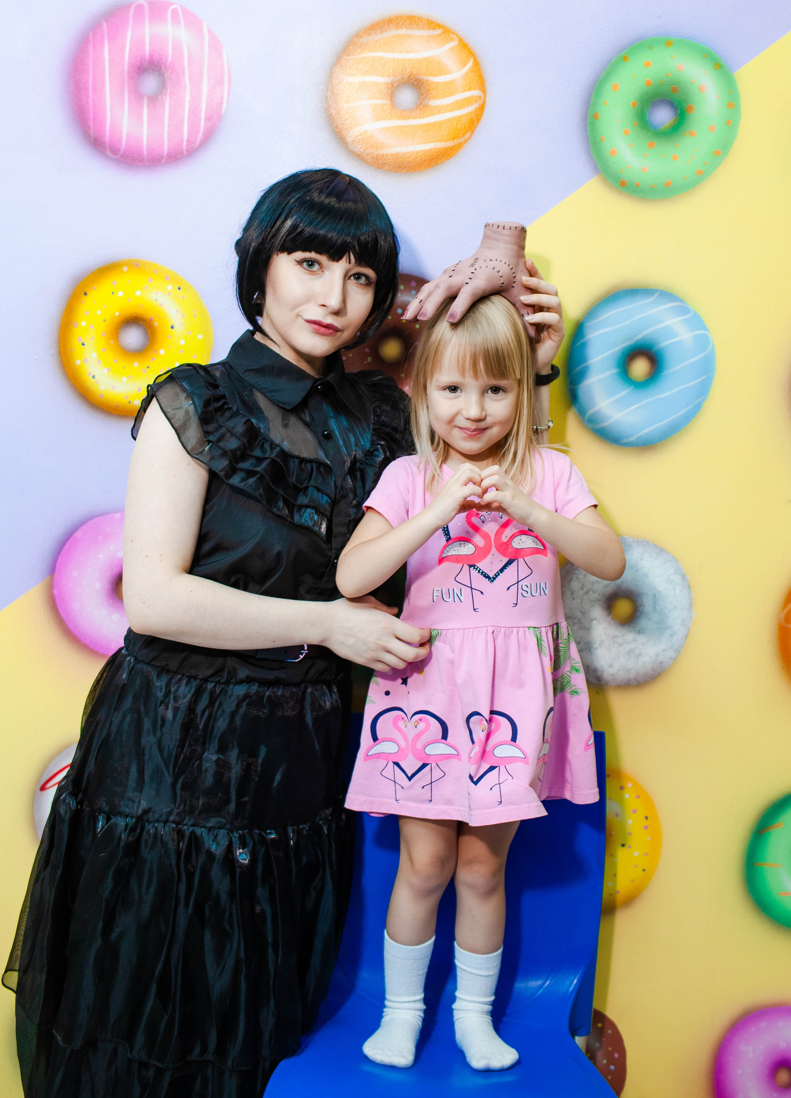 День Рождения Анечки в стиле Уэнсдей. Детский и семейный фотограф в Санкт-Петербурге Елизавета Сорокина