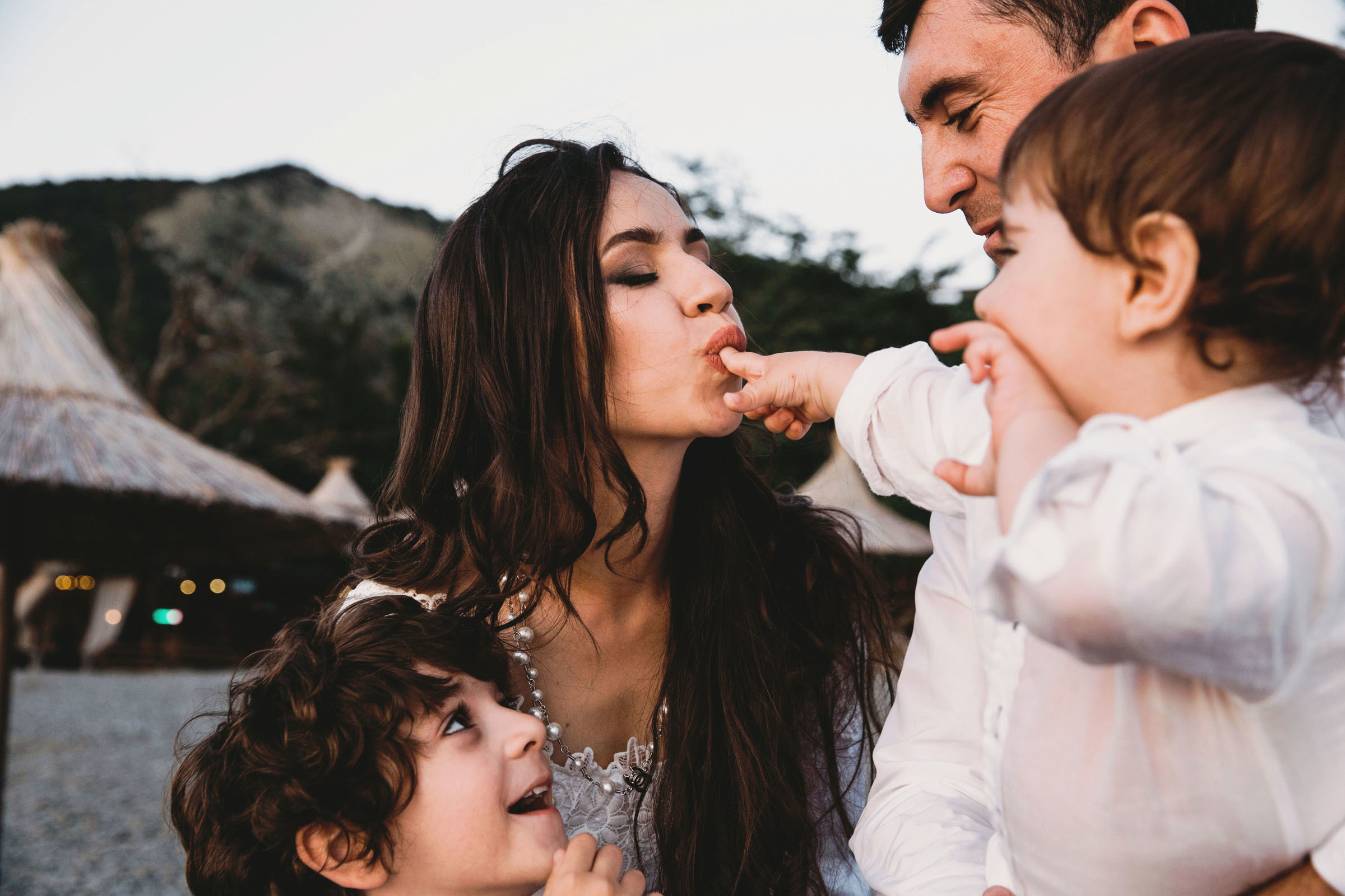 Звук бегущих ног // Карен_Рузанна_Давид_Арам. Фотограф Алутера Ирина