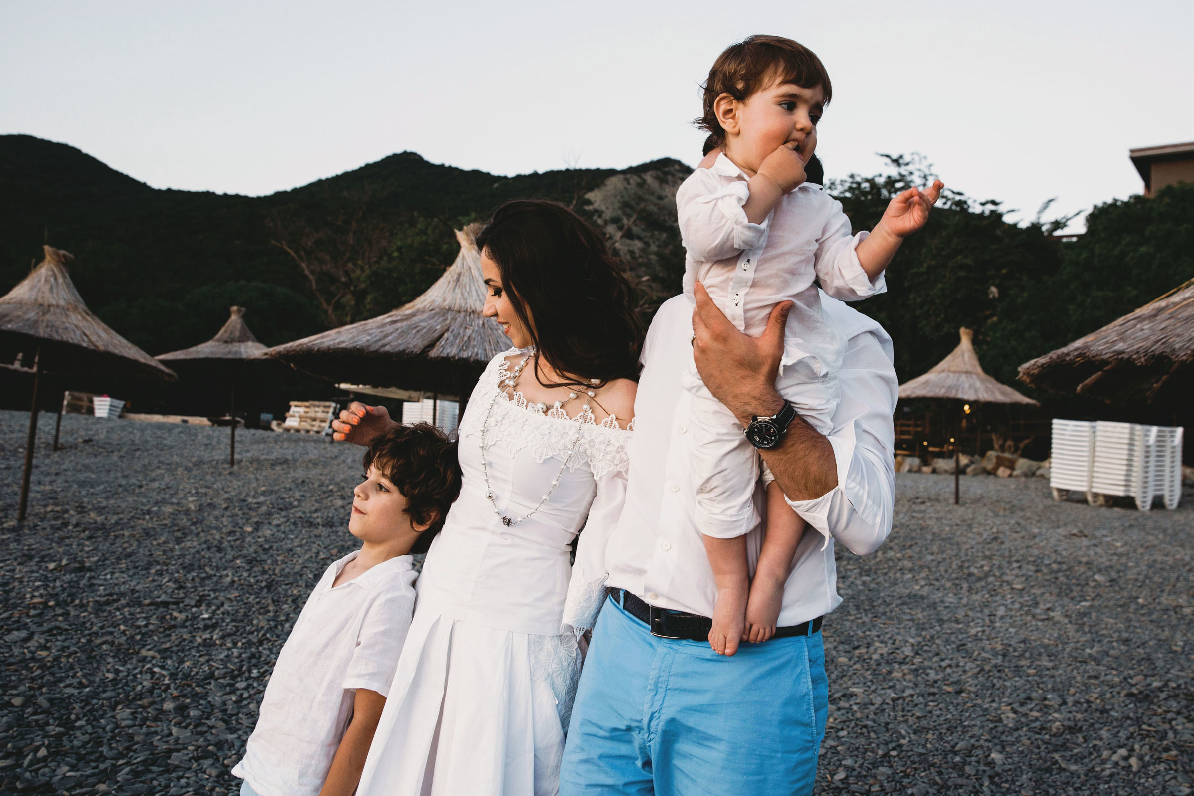 Звук бегущих ног // Карен_Рузанна_Давид_Арам. Фотограф Алутера Ирина