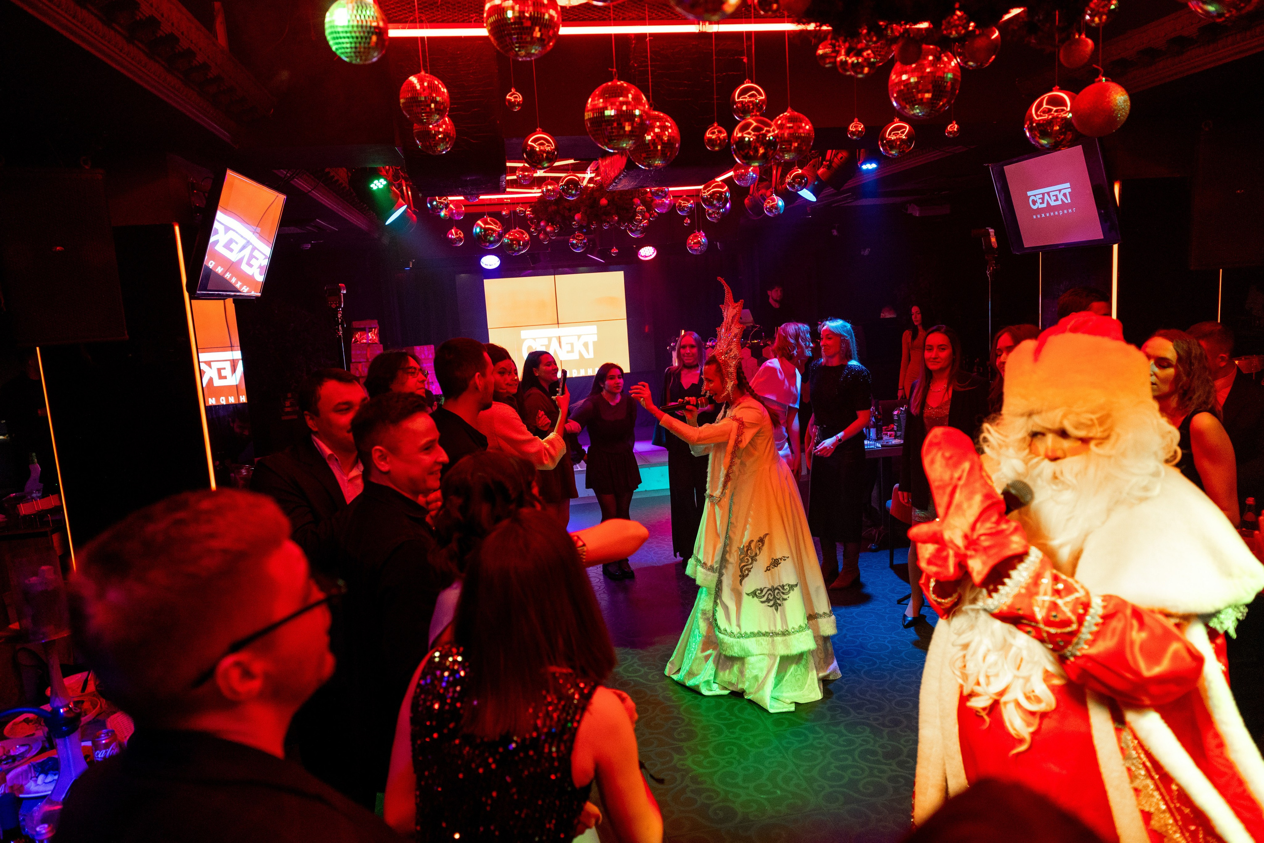 Новогодний корпоратив (ресторан «Мед»). Свадебный фотограф и контент фотограф в Казани Малыгина Елена