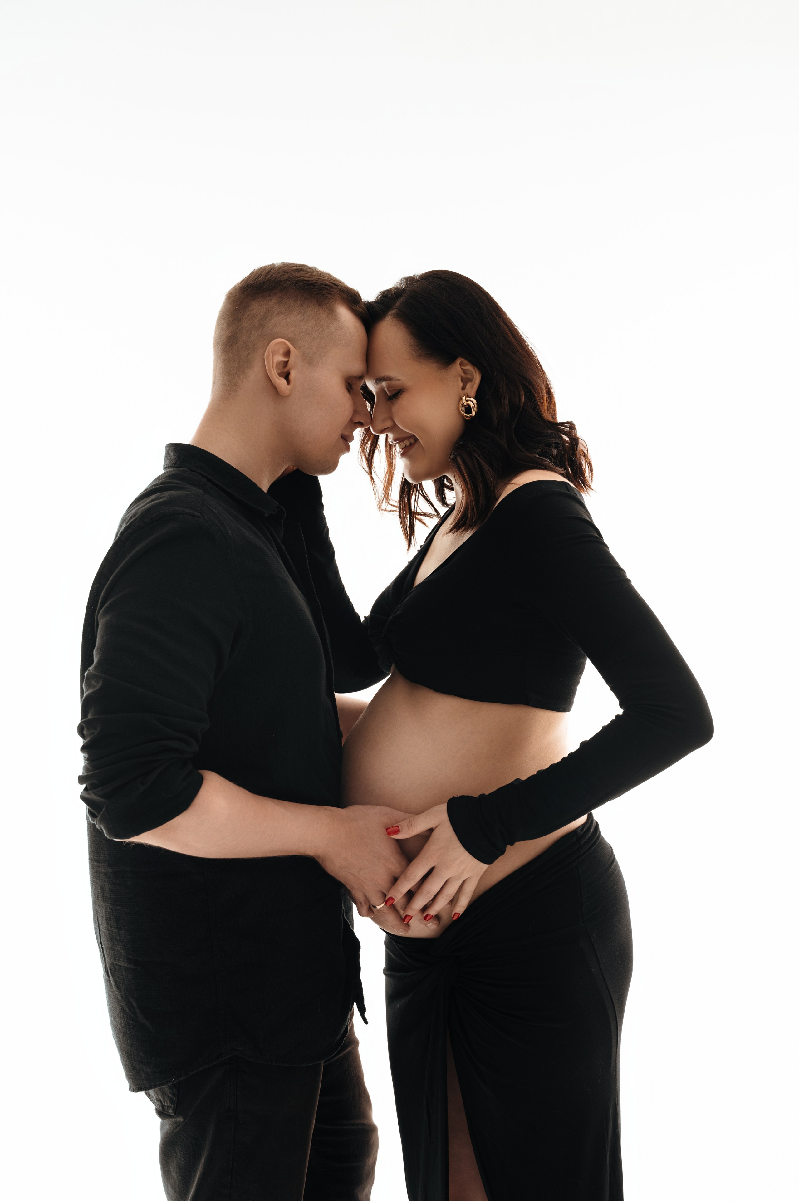 Фотосессия беременности с мужем в фотостудии Екатеринбурга