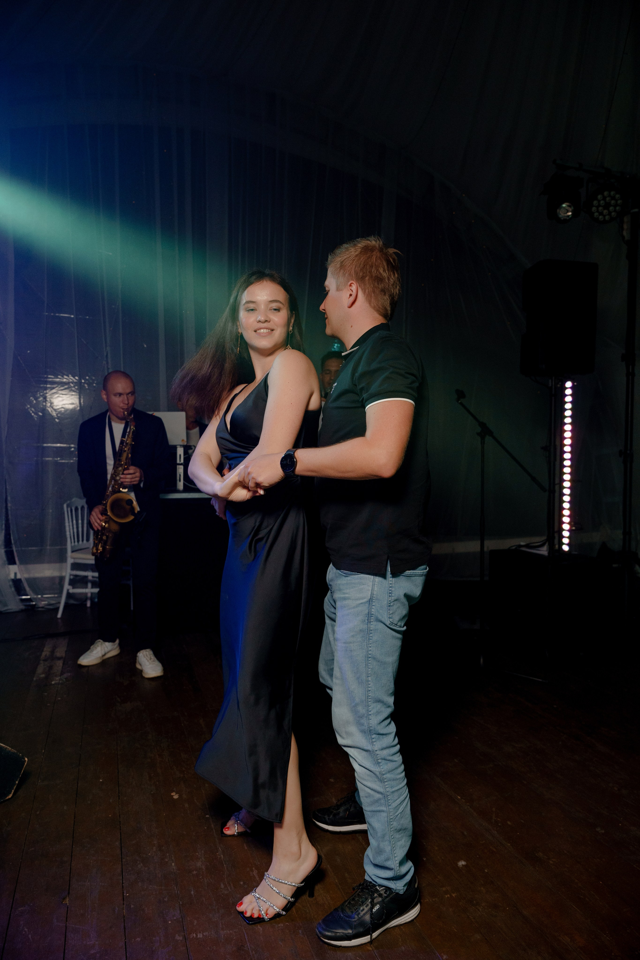 День рождения в шатре на водохранилище. Репортажный фотограф Москва Сергей Дружинин