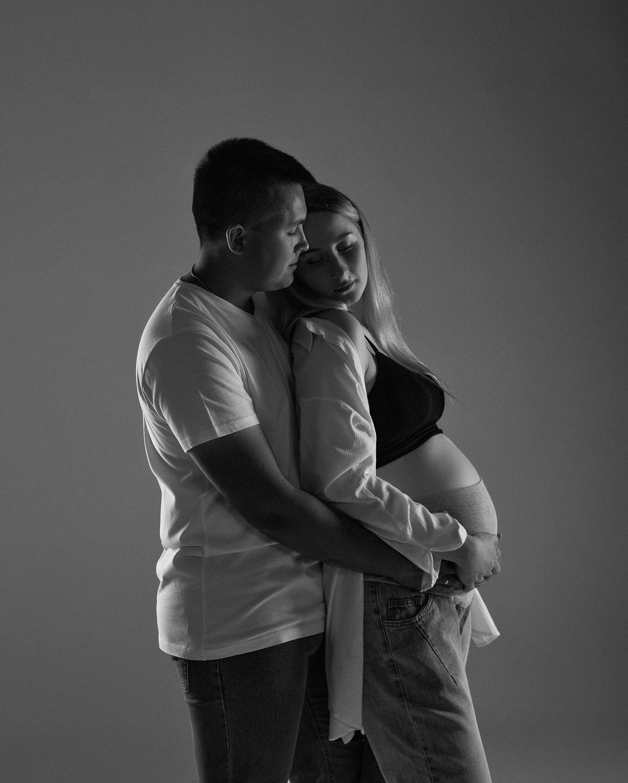 Фотосессия беременности в Астрахани. Фотограф в Астрахани съемка семей беременности лавстори