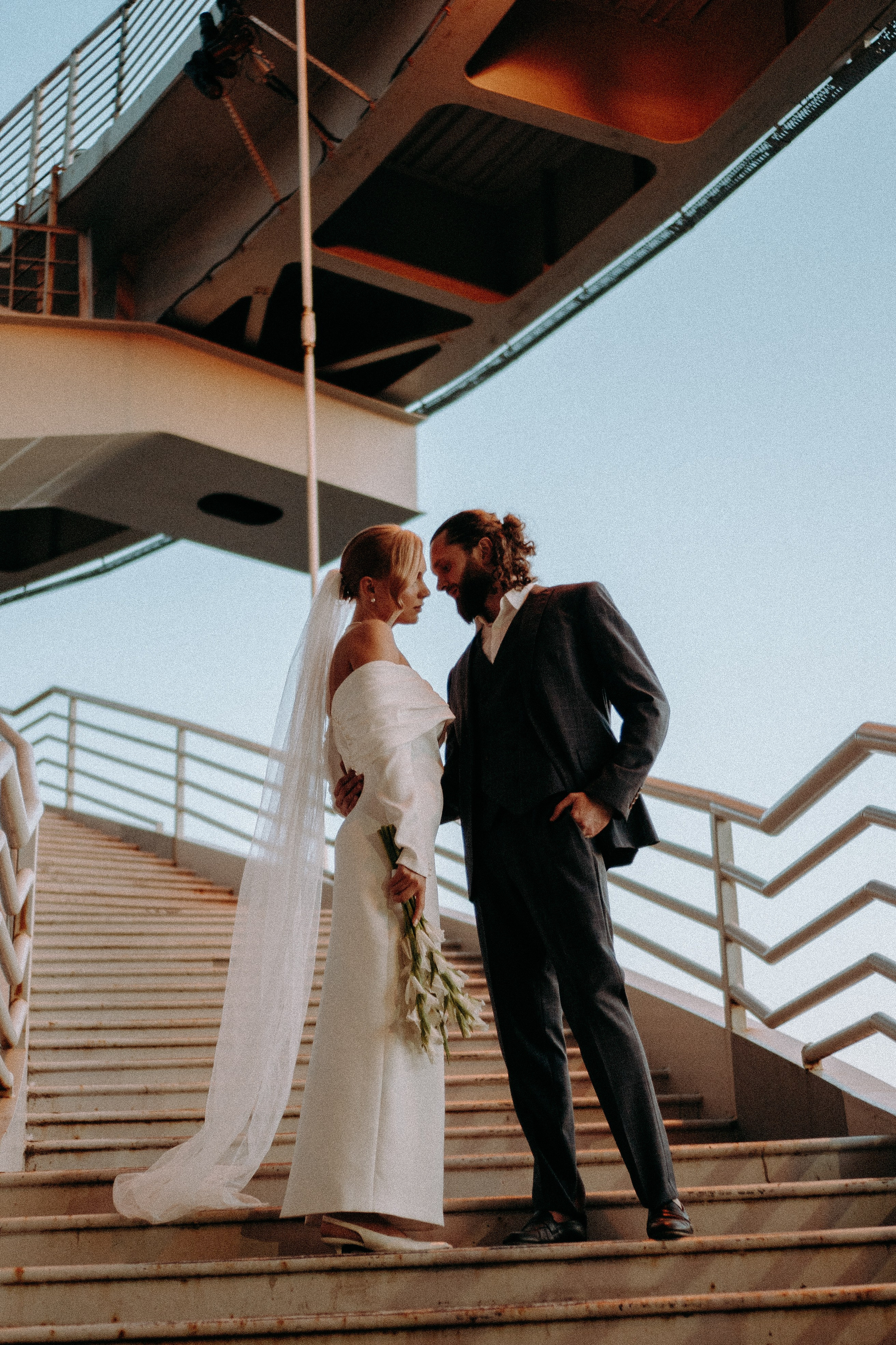 СВАДЕБНАЯ СЬЕМКА ВОЗЛЕ МСОТА БЕТАНКУРА НА КАБРИОЛЕТЕ. Профессиональный фотограф, Санкт-Петербург — Виктория Богомолова