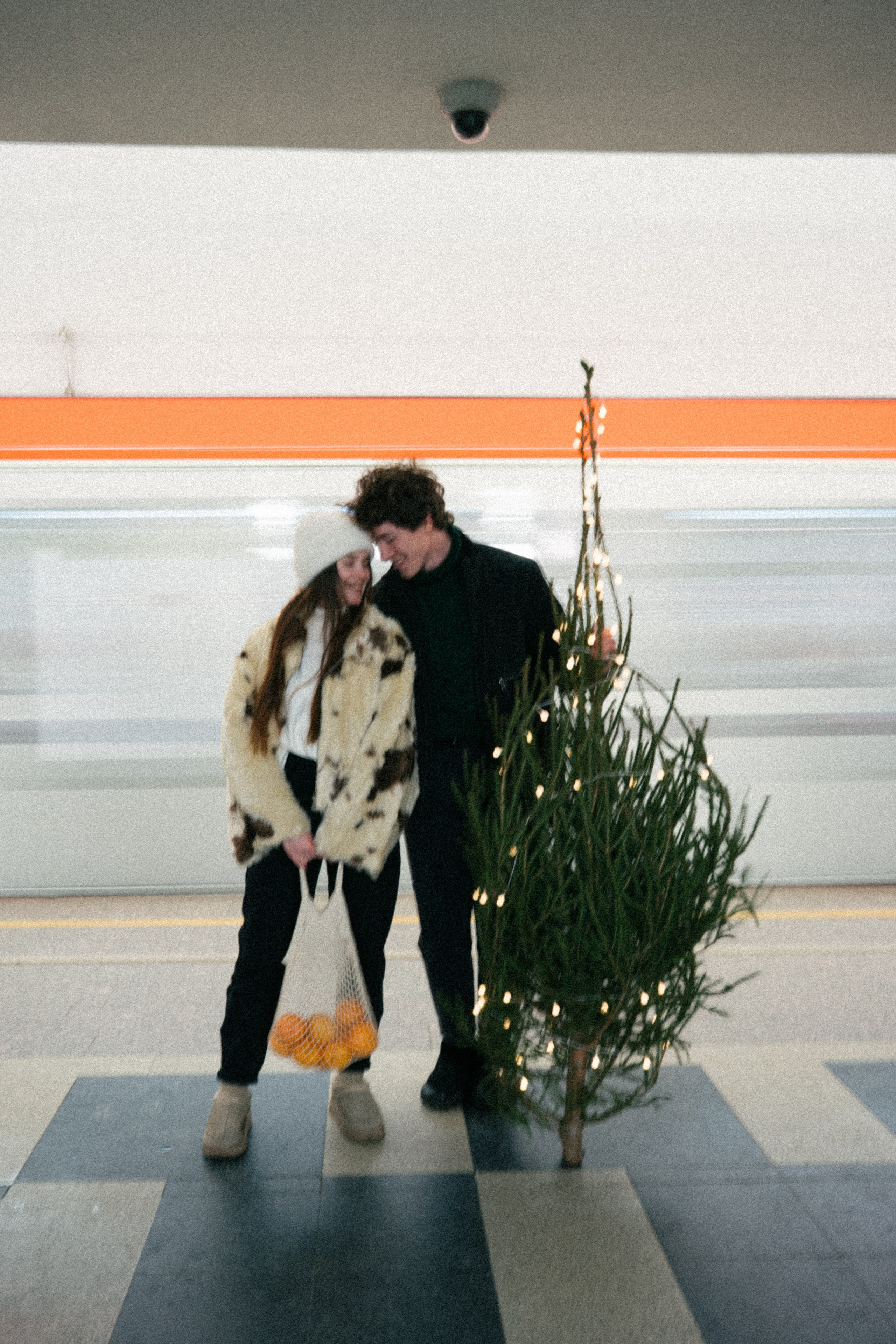 НОВОГОДНЯЯ ПРОГУЛКА ПАРЫ ПО ЧЕРНЫШЕВСКОЙ ПЕРЕД НОВЫМ ГОДОМ. Профессиональный фотограф, Санкт-Петербург — Виктория Богомолова