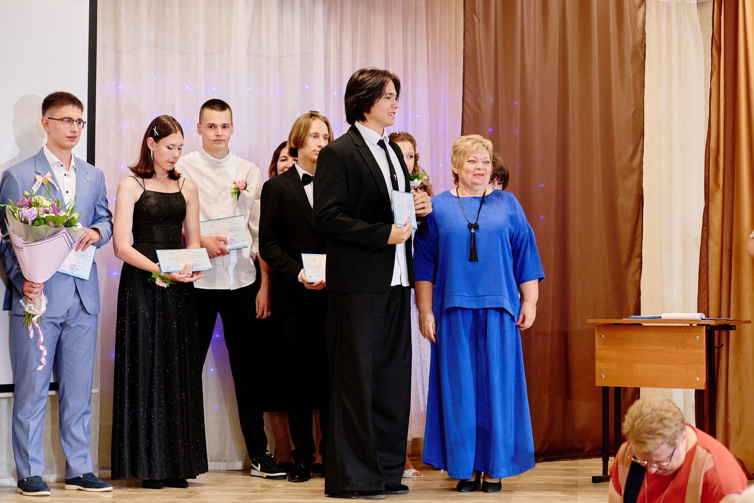 Выпускной 35 Сош. Фотограф Выпускные альбомы Таганрог Сергей Коробченко