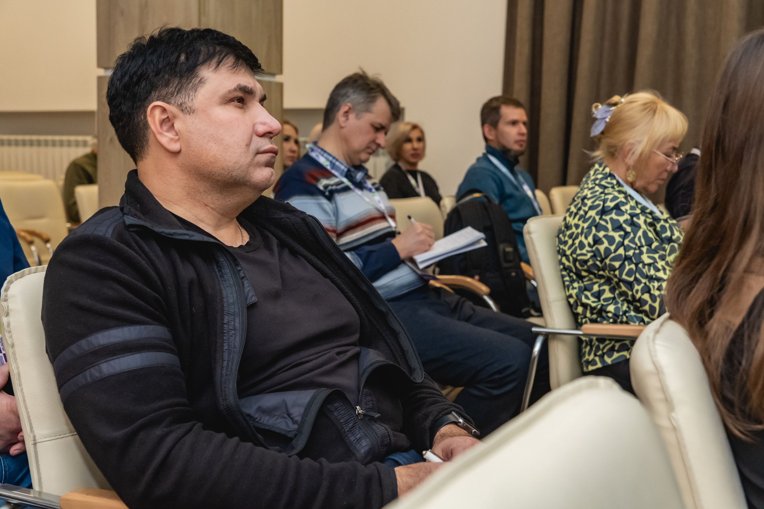 Мегасреда. Занимаюсь профессиональной фотографией и живу рядом с Байкалом. Работаю в разных жанрах