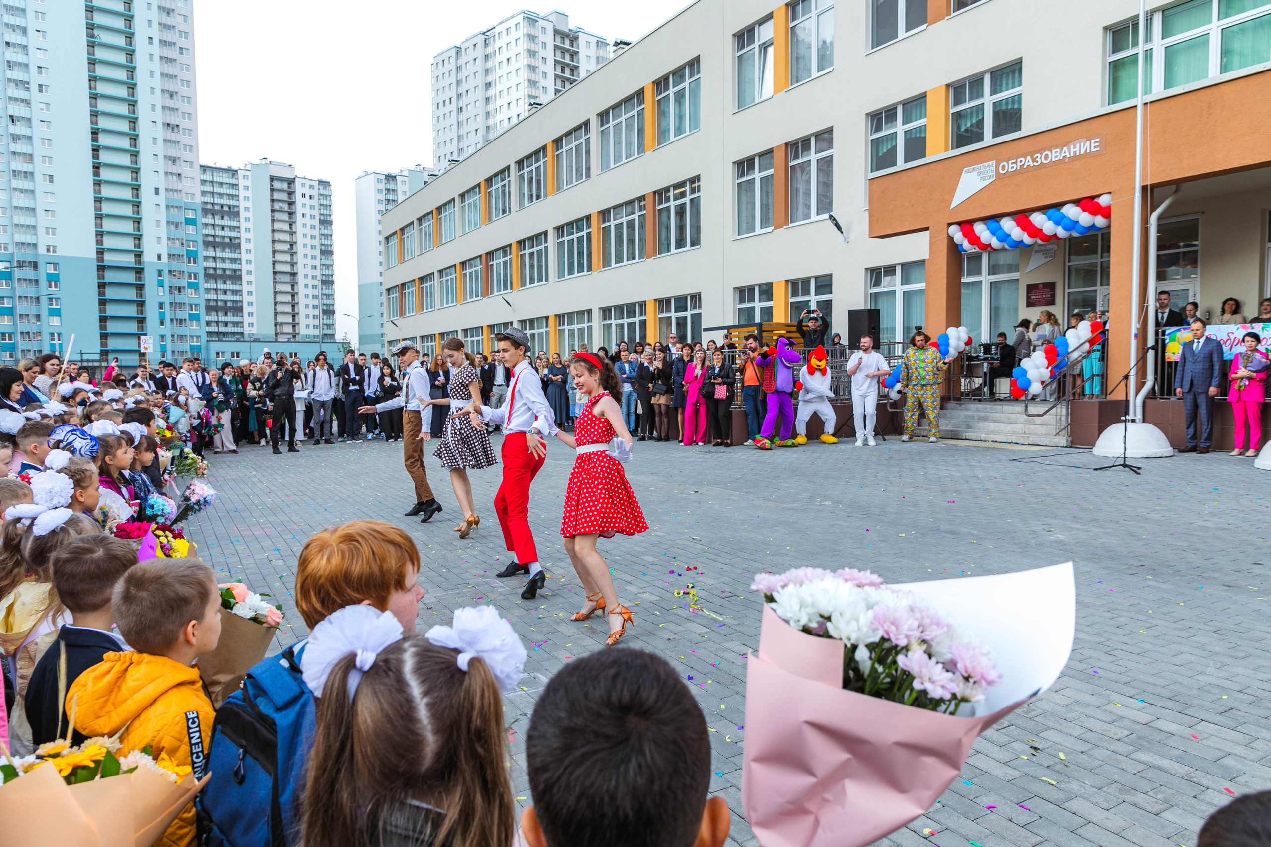 Репортаж открытие школы в Санки-Петербурге. Репортажный и концертный фотограф в Санкт-Петербурге Адмакина Дарья