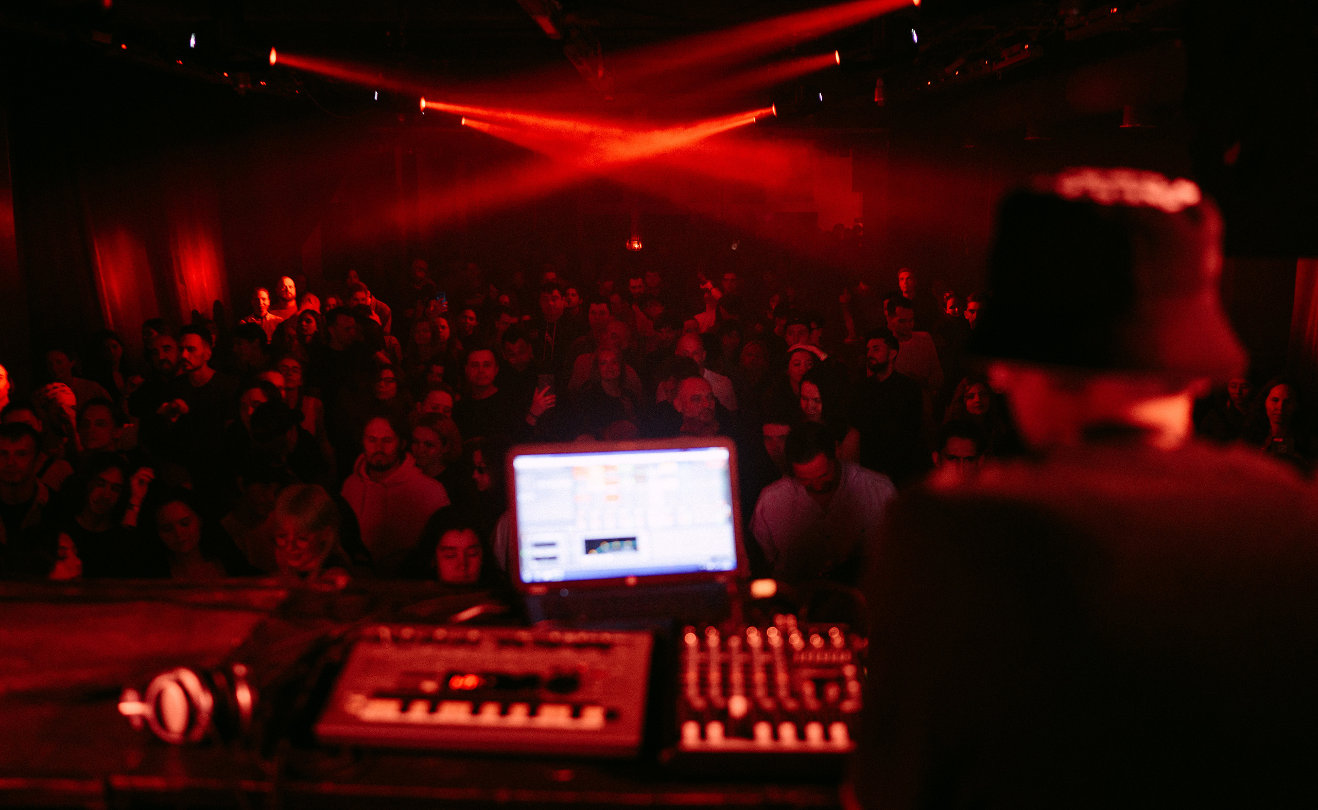 NUR | Фестиваль медиаискусства в Казани / 2022. Саша Копылов, фотограф в Казани