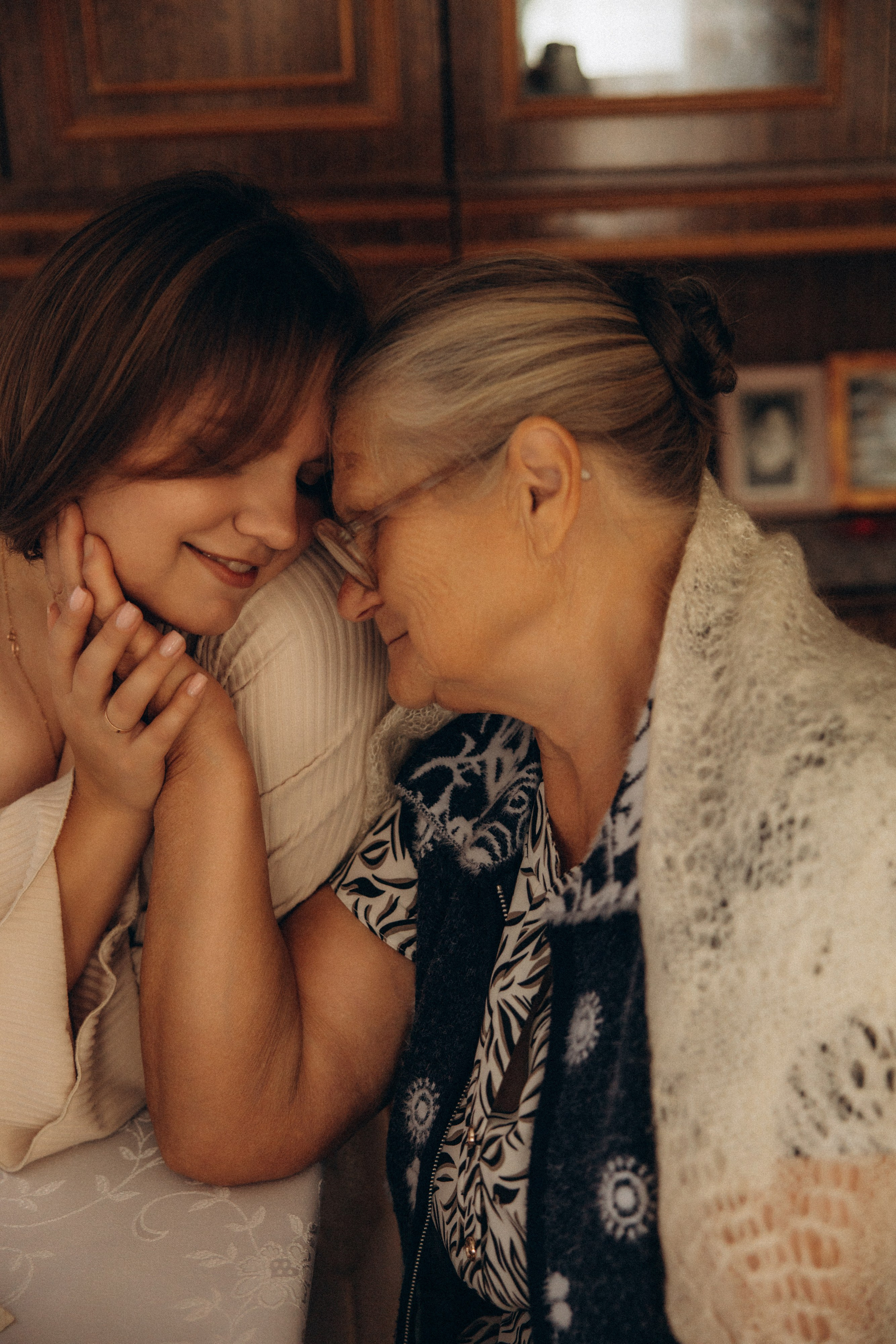 Аня и бабушка. Семейный фотограф Губкин/Старый Оскол