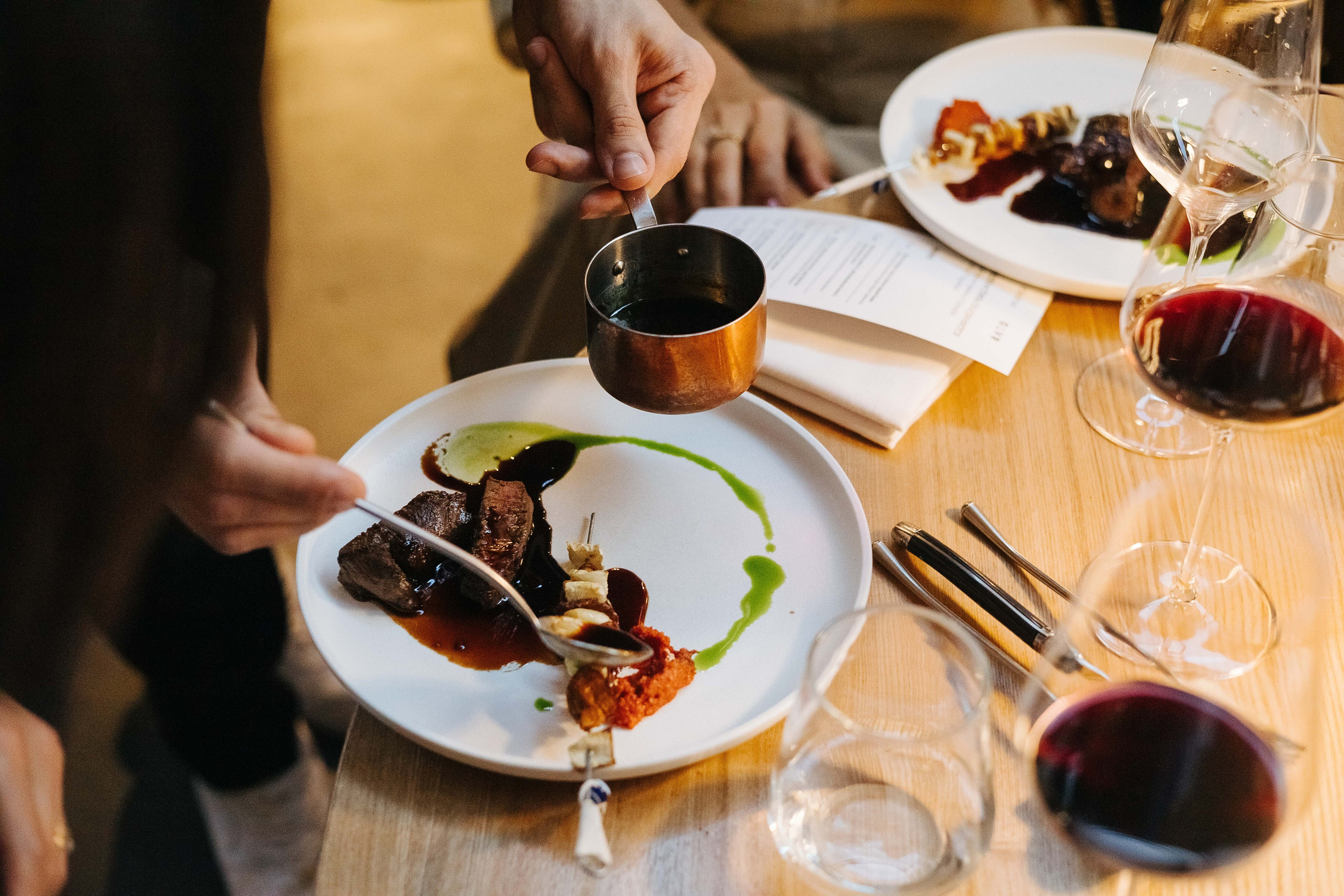 Презентация открытия магазина женской одежды GLVR в ресторане Fresco. Фотограф в Красноярске Надежда Воскресенская