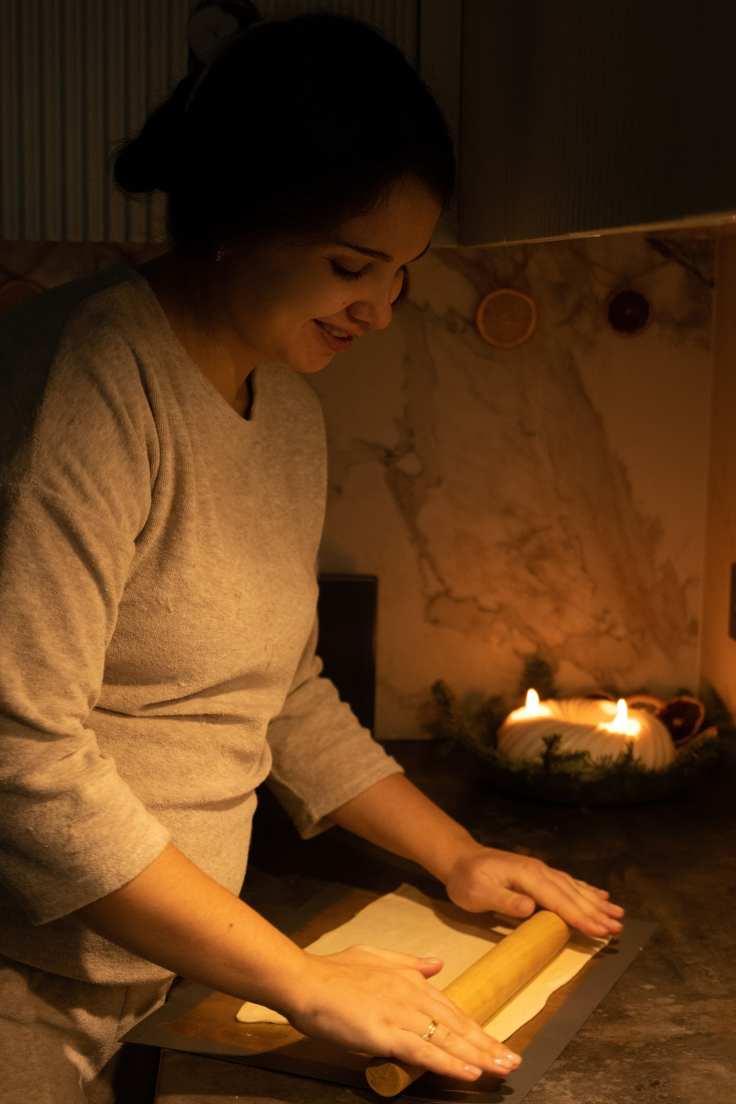 Домашняя новогодняя фотосесиия беременности. Фотограф видеограф Ольга Василевская
