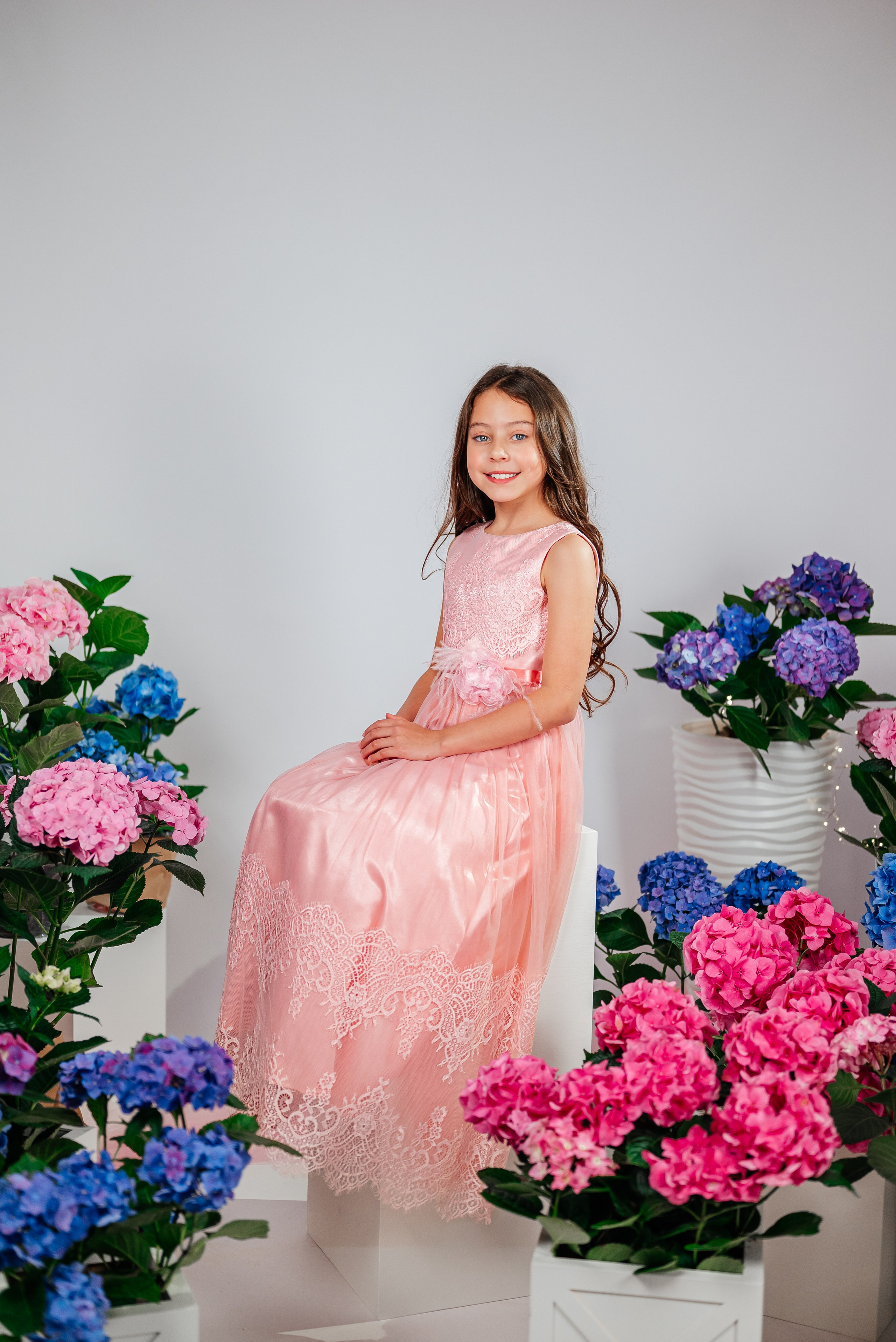 Вероника и гортензии. Семейный фотограф в Краснодаре