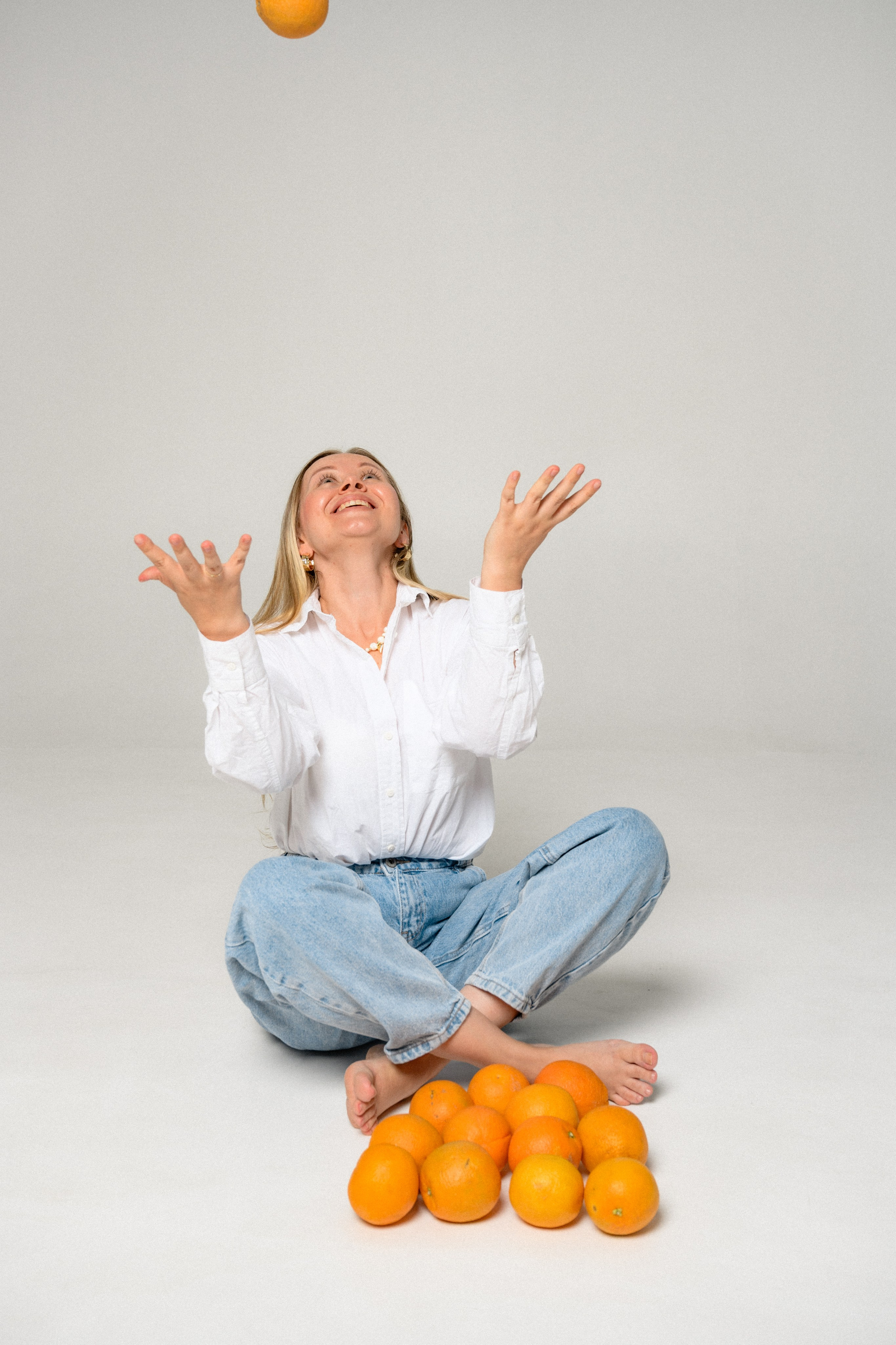 Игра с апельсинами. Фотограф в Ростове-на-Дону Оксана Филатьева
